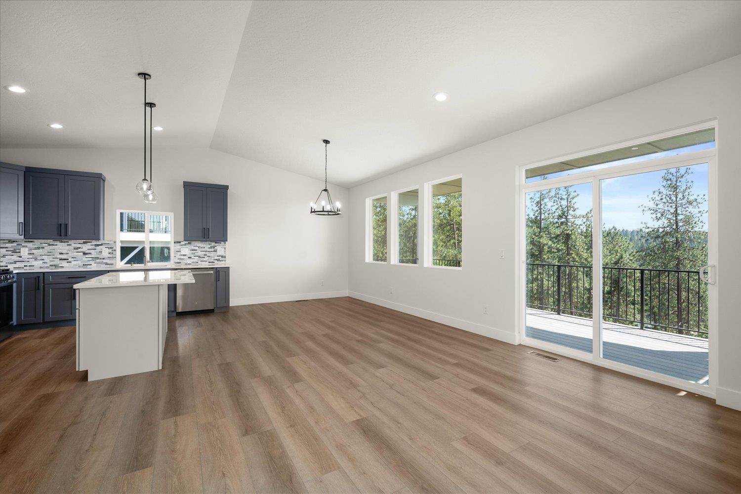 Spokane, Washington, 99208, United States, 4 Bedrooms Bedrooms, ,3 BathroomsBathrooms,Residential,For Sale,1940467