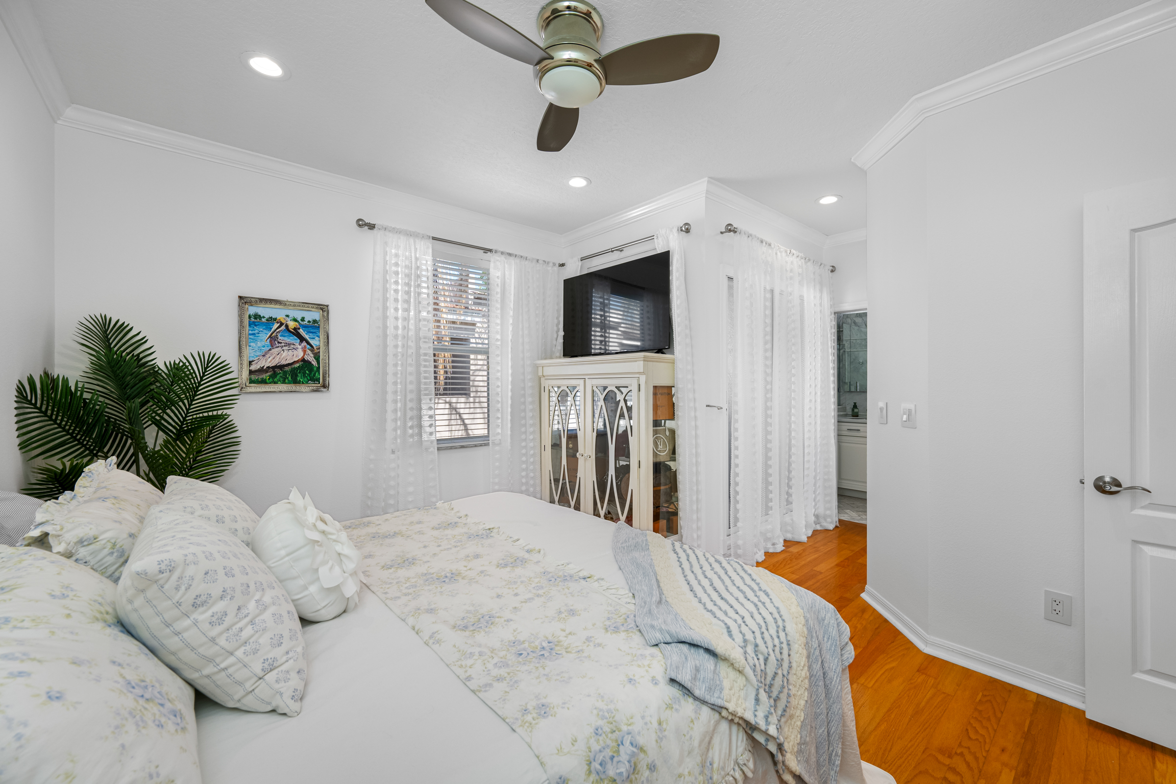 St Petersburg, Florida, 33701, United States, 3 Bedrooms Bedrooms, ,3 BathroomsBathrooms,Residential,For Sale,1979371