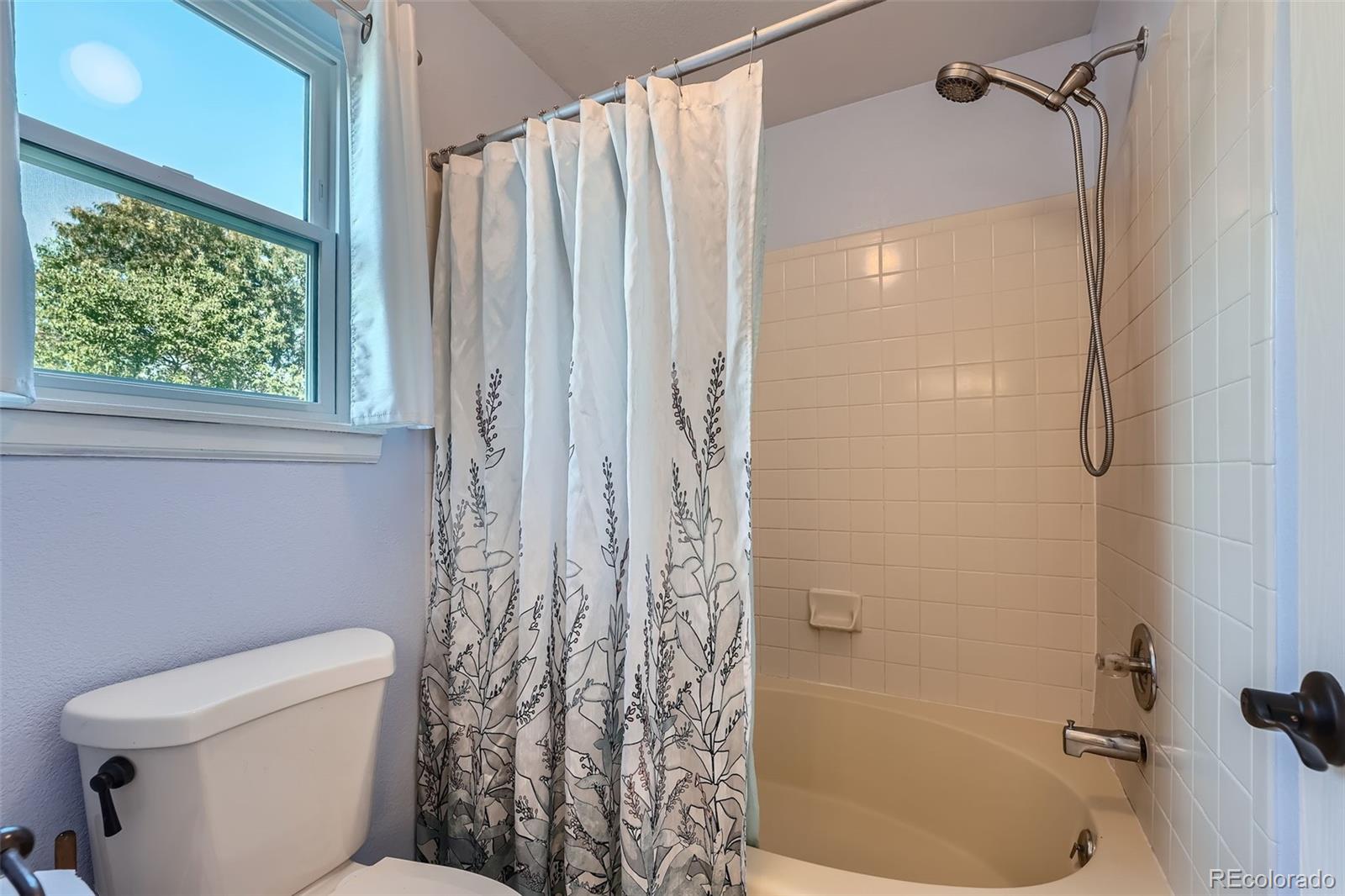 Arvada, Colorado, 80003, United States, 4 Bedrooms Bedrooms, ,4 BathroomsBathrooms,Residential,For Sale,1870696