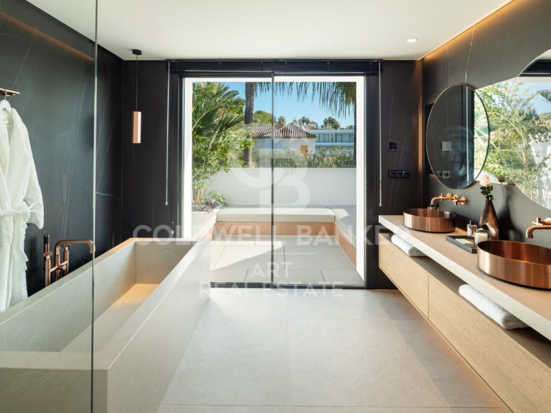 Marbella, Andalusia, ES, 5 Bedrooms Bedrooms, ,5 BathroomsBathrooms,Residential,For Sale,1767913
