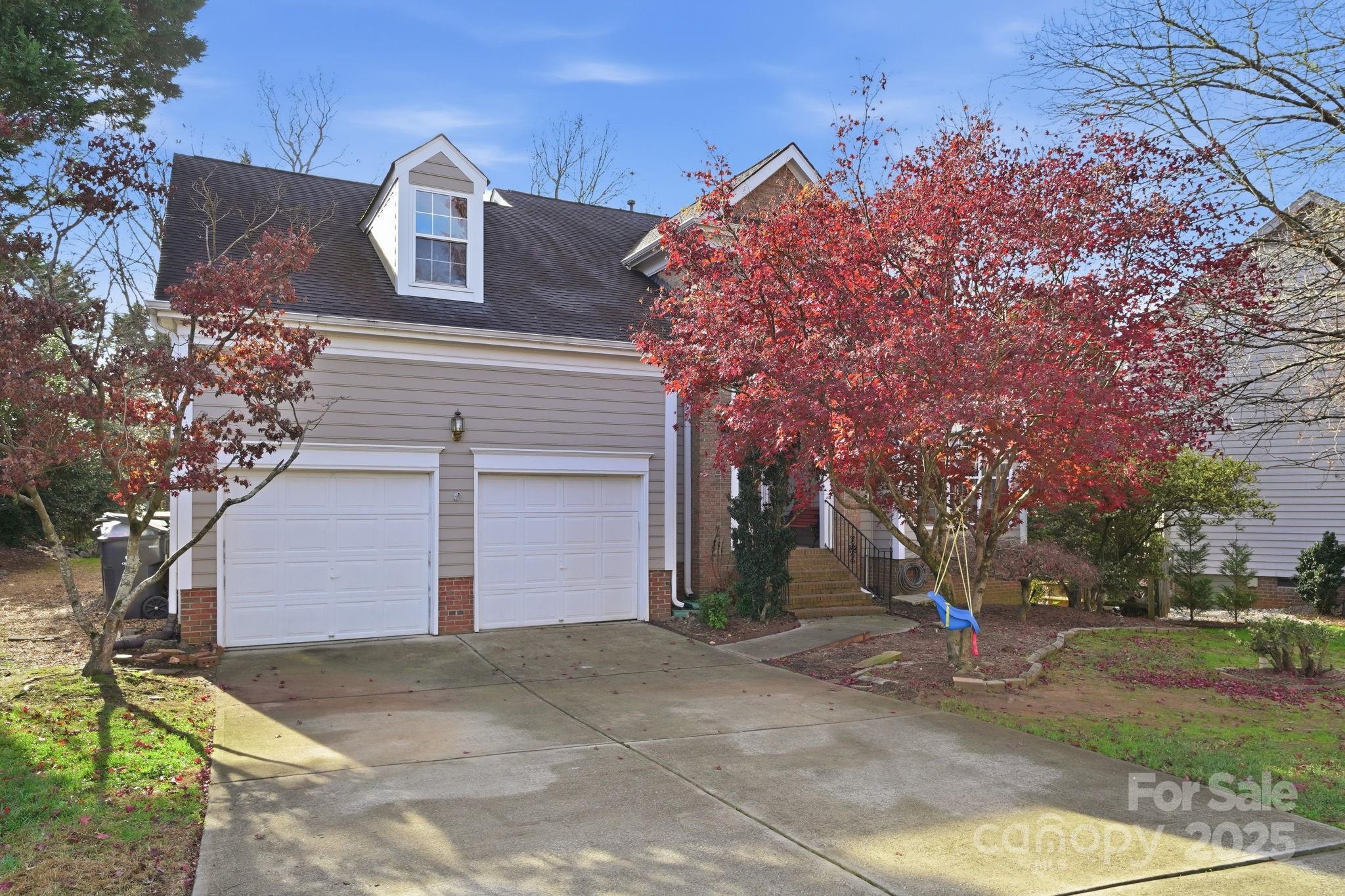 Charlotte, North Carolina, 28210, United States, 4 Bedrooms Bedrooms, ,3 BathroomsBathrooms,Residential,For Sale,2002030