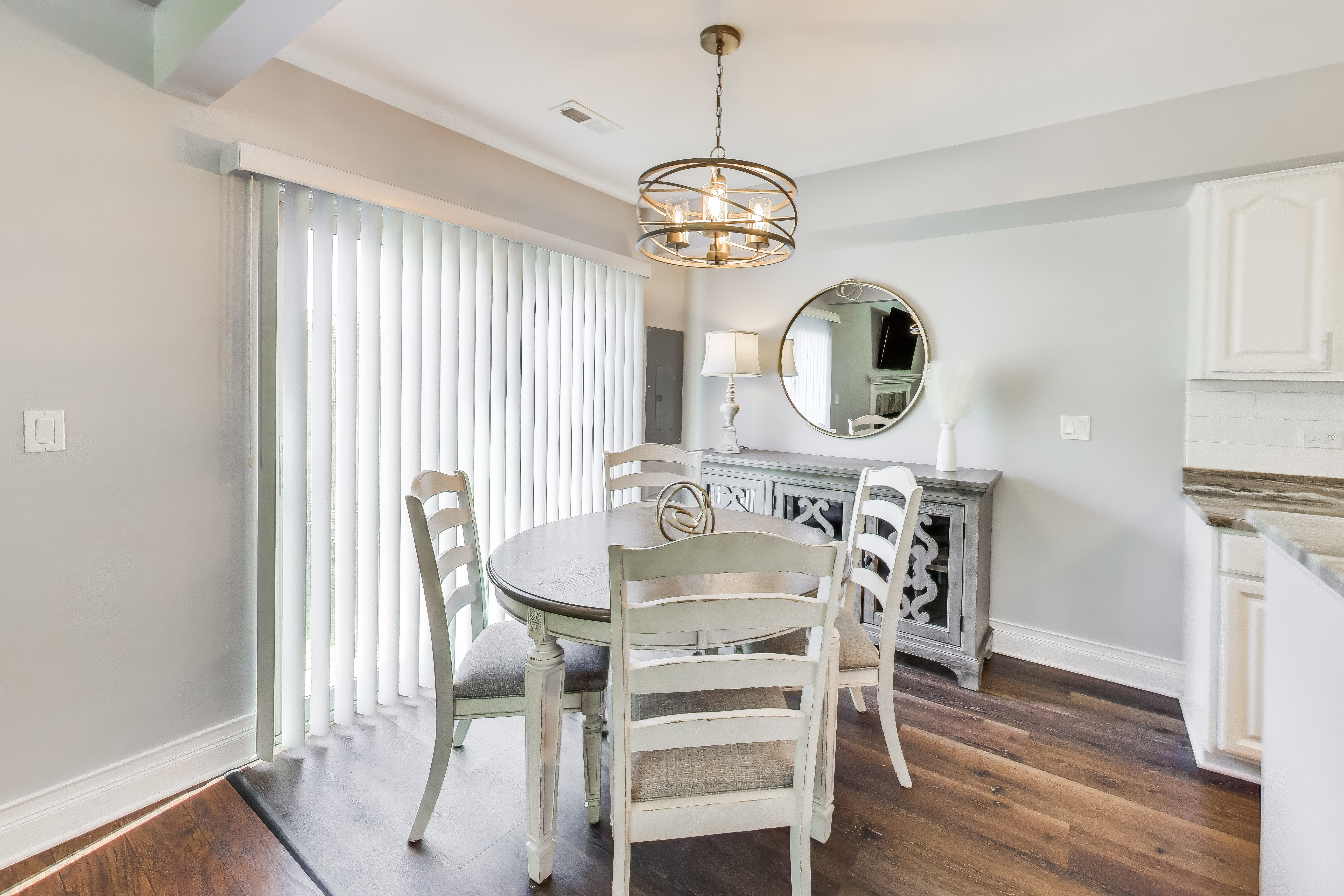  Fully Upgraded Townhome in the Highly Sought after Knollwood Subdivision - 物件實景