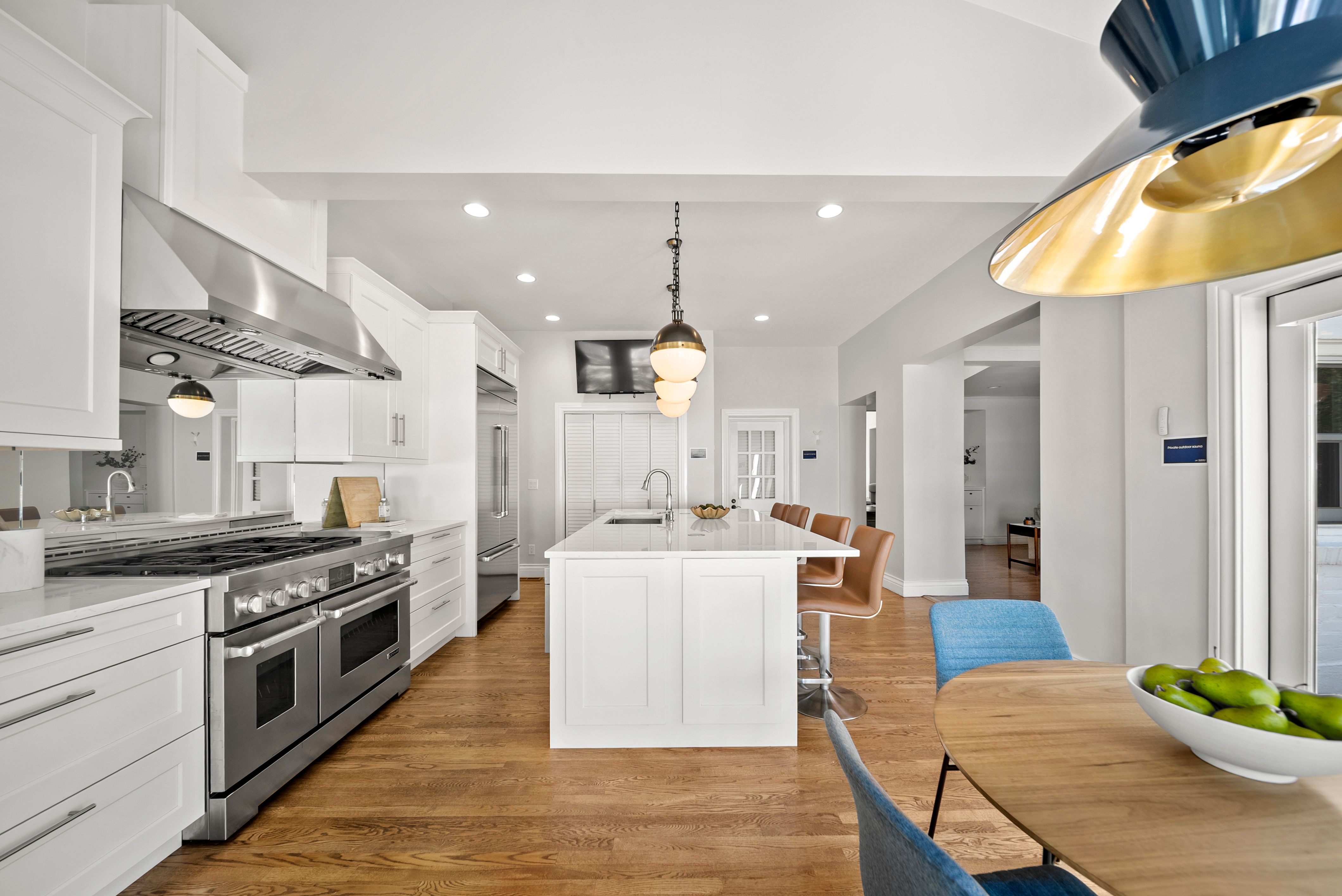  This Home Blends Historic Character with Modern Functionality - 物件實景