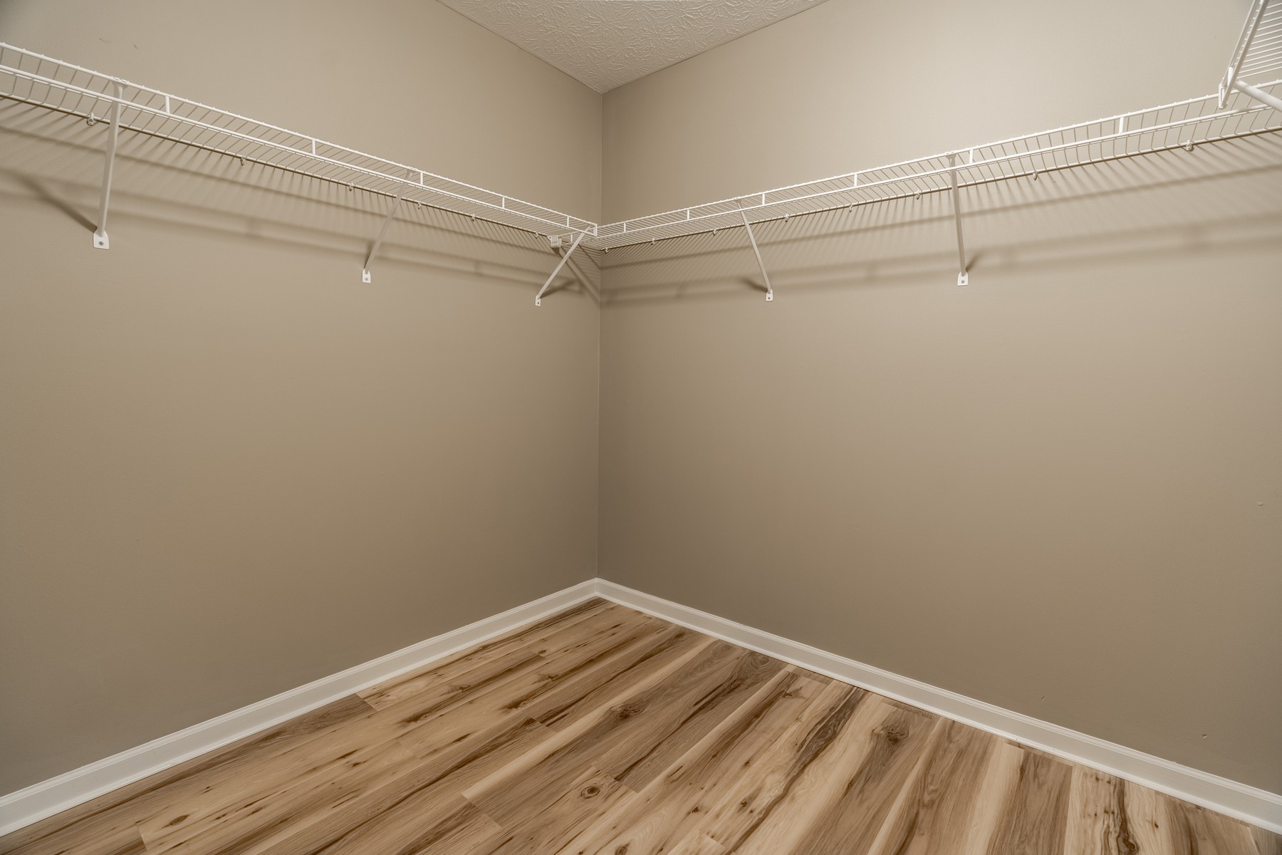  Beautifully Remodeled Geist-Area 4 Bedroom Home - 物件實景