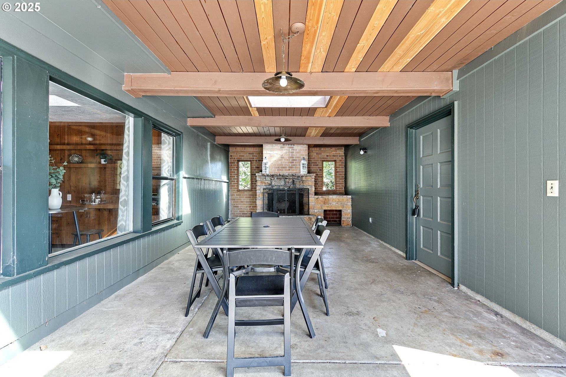 Springfield, Oregon, 97477, United States, 4 Bedrooms Bedrooms, ,2 BathroomsBathrooms,Residential,For Sale,1918433