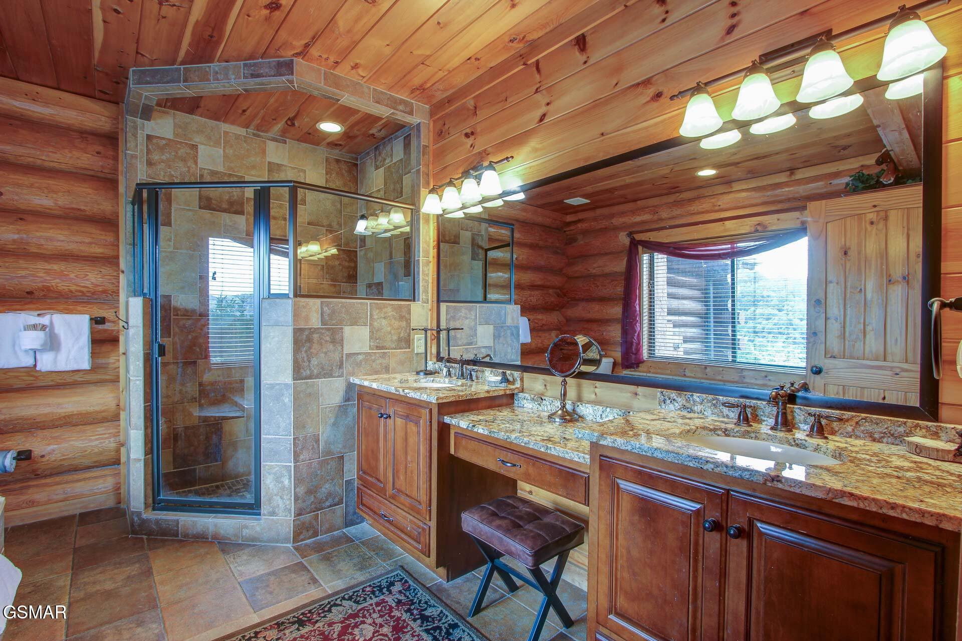 Sevierville, Tennessee, 37876, United States, 3 Bedrooms Bedrooms, ,5 BathroomsBathrooms,Residential,For Sale,1976203