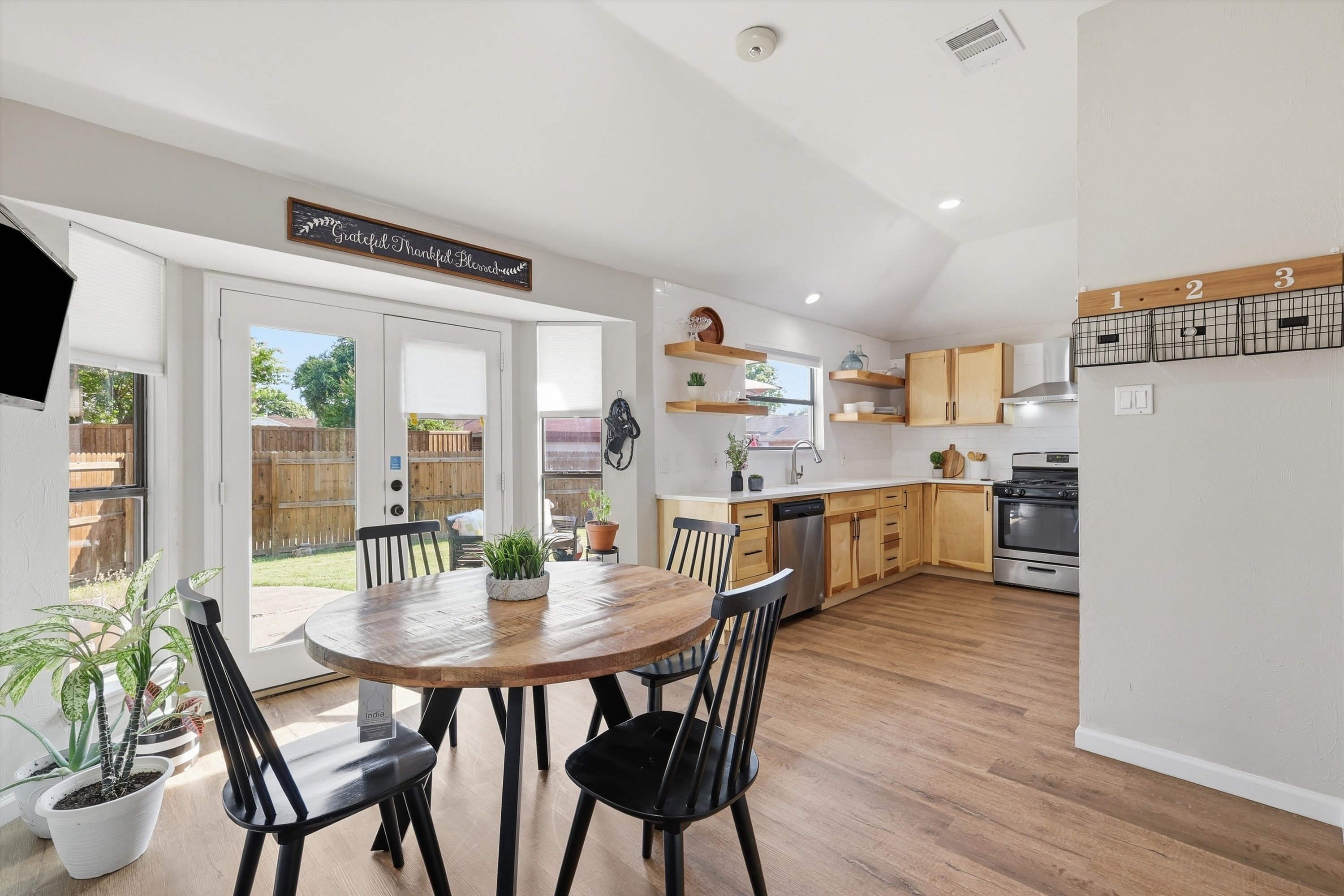 Beautifully Updated in Rowlett with a 2.75% Assumable FHA Loan - 物件實景