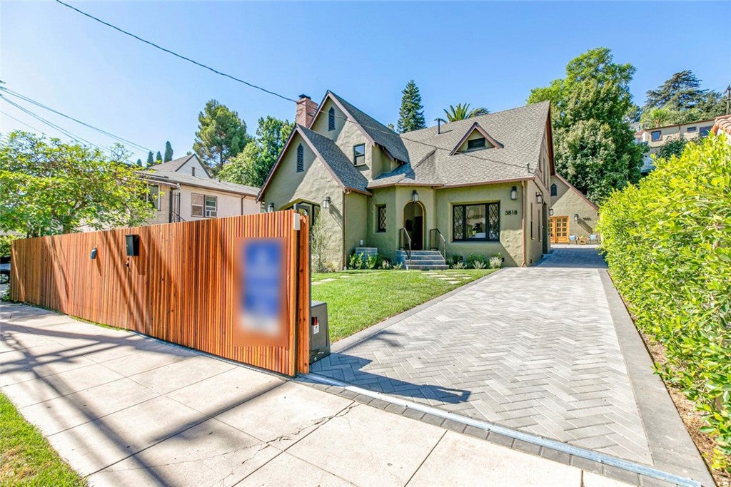 Los Angeles, California, 90027, United States, 4 Bedrooms Bedrooms, ,3 BathroomsBathrooms,Residential,For Sale,1942315