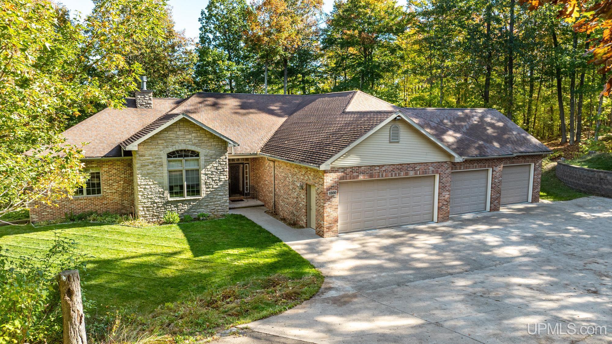 Houghton, Michigan, 49931, United States, 3 Bedrooms Bedrooms, ,4 BathroomsBathrooms,Residential,For Sale,2029605