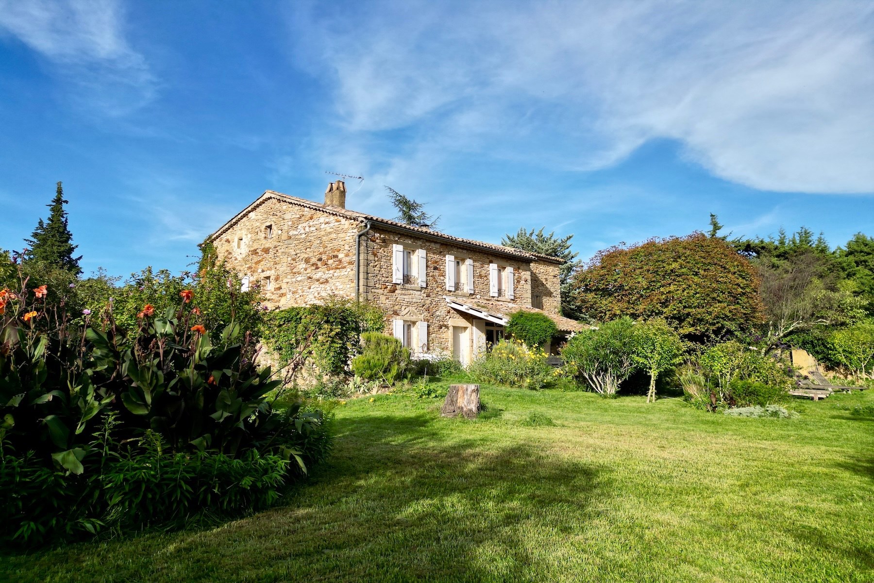  Elegant 17th-Century Stone Estate with Pool and Landscaped Grounds - 物件實景
