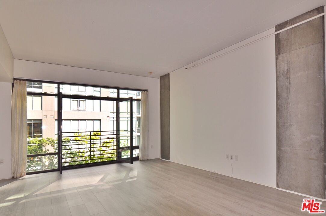 Los Angeles, California, 90015, United States, 1 Bedroom Bedrooms, ,1 BathroomBathrooms,Residential,For Sale,1911768