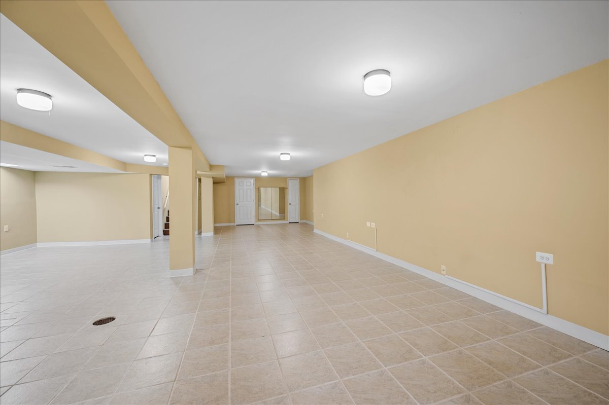 Prospect Heights, Illinois, 60070, United States, 4 Bedrooms Bedrooms, ,2 BathroomsBathrooms,Residential,For Sale,1968639