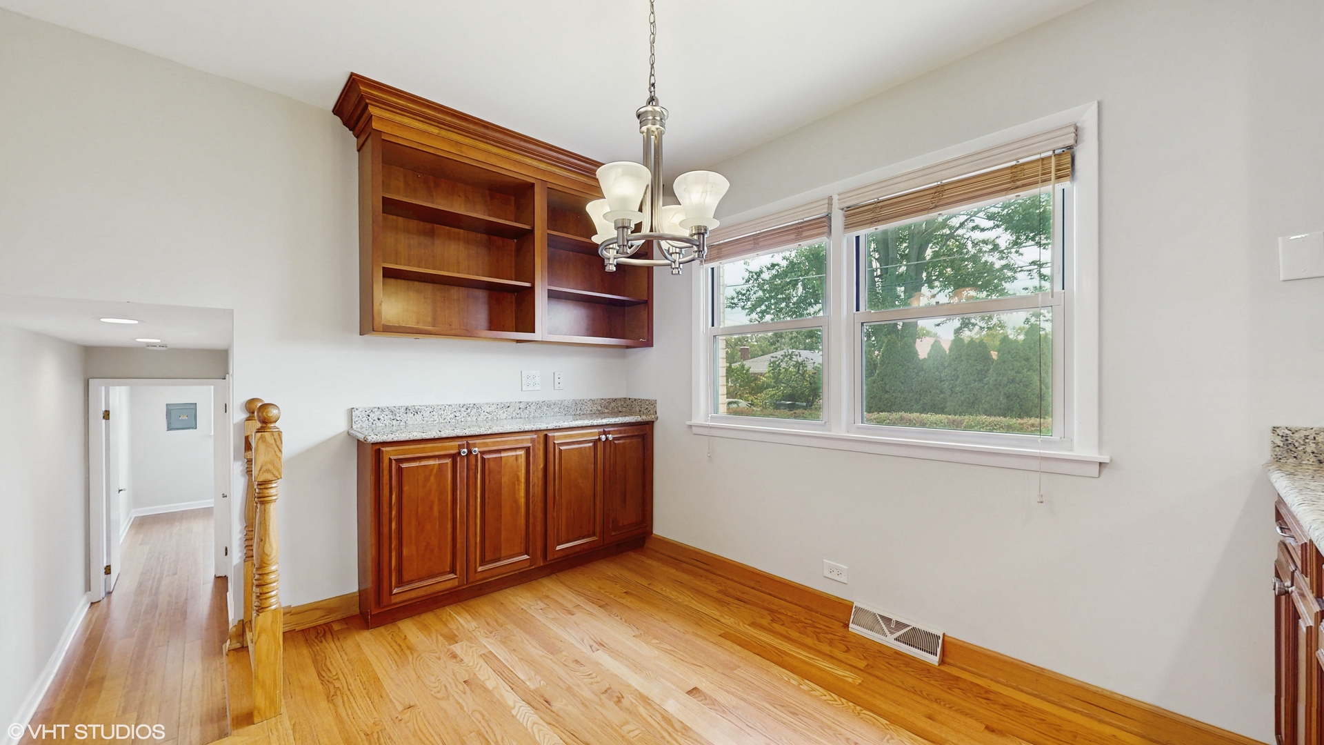 Skokie, Illinois, 60076, United States, 4 Bedrooms Bedrooms, ,2 BathroomsBathrooms,Residential,For Sale,1935170