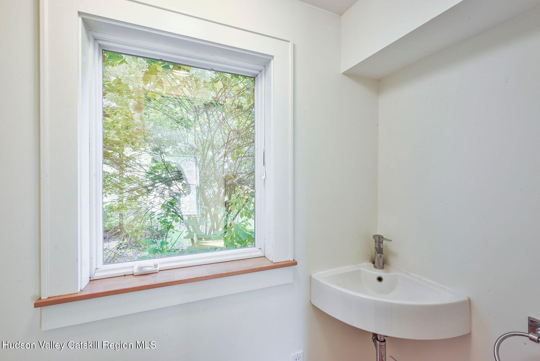 Rhinebeck, New York, 12572, United States, 3 Bedrooms Bedrooms, ,3 BathroomsBathrooms,Residential,For Sale,1776952