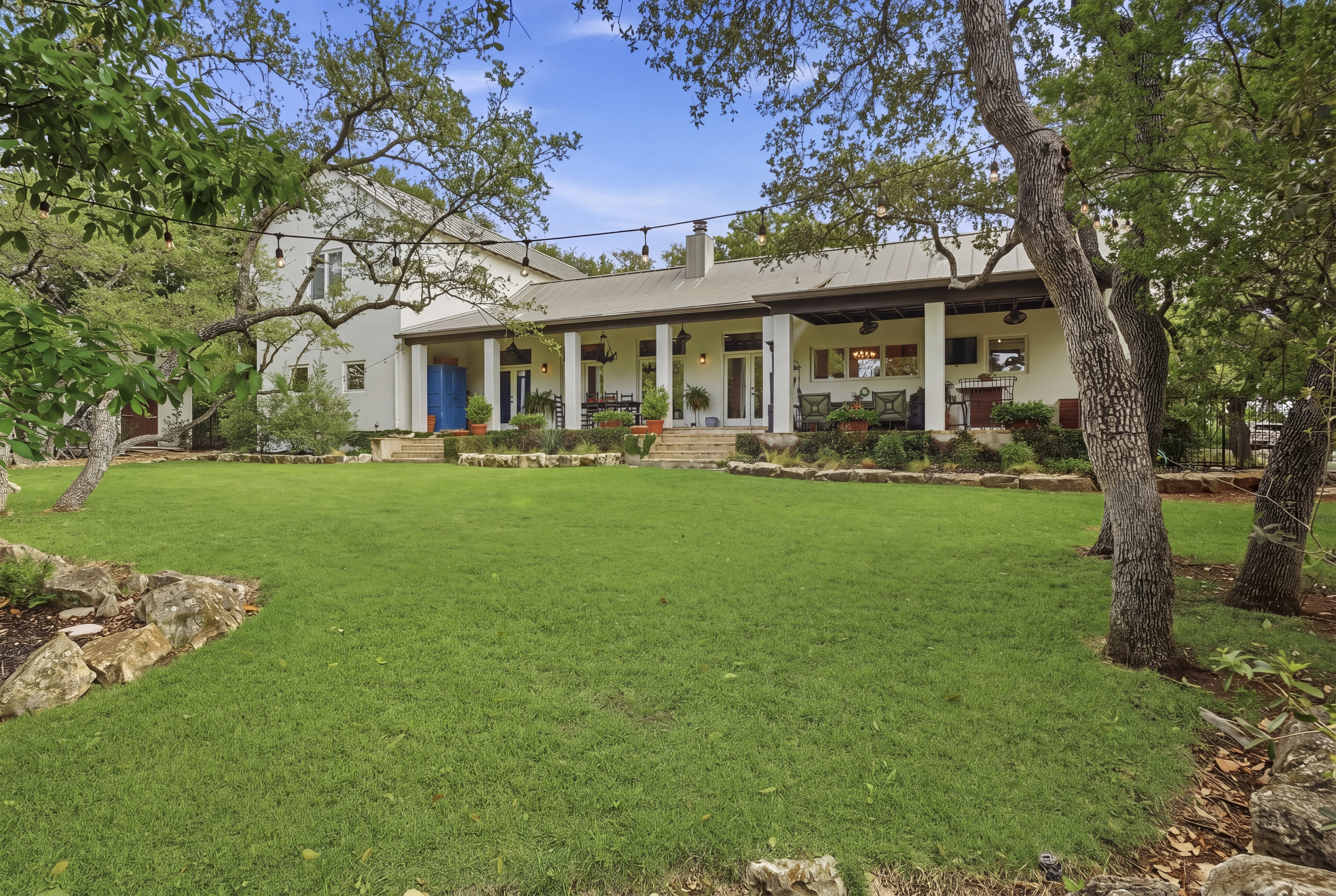  Custom-Designed Home on a 1-Acre - 物件實景