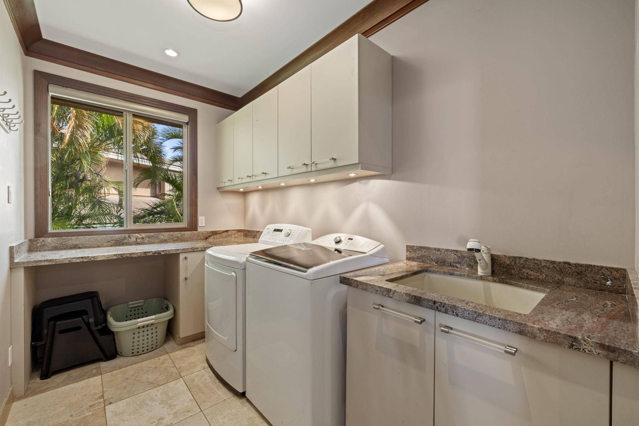 Lahaina, Hawaii, 96761, United States, 5 Bedrooms Bedrooms, ,5 BathroomsBathrooms,Residential,For Sale,1941963