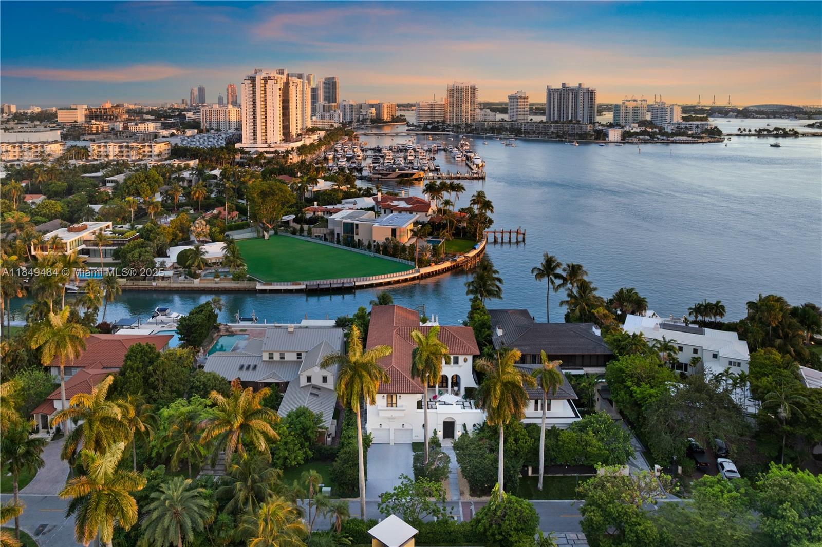 Miami Beach, Florida, 33140, United States, 6 Bedrooms Bedrooms, ,7 BathroomsBathrooms,Residential,For Sale,1927526