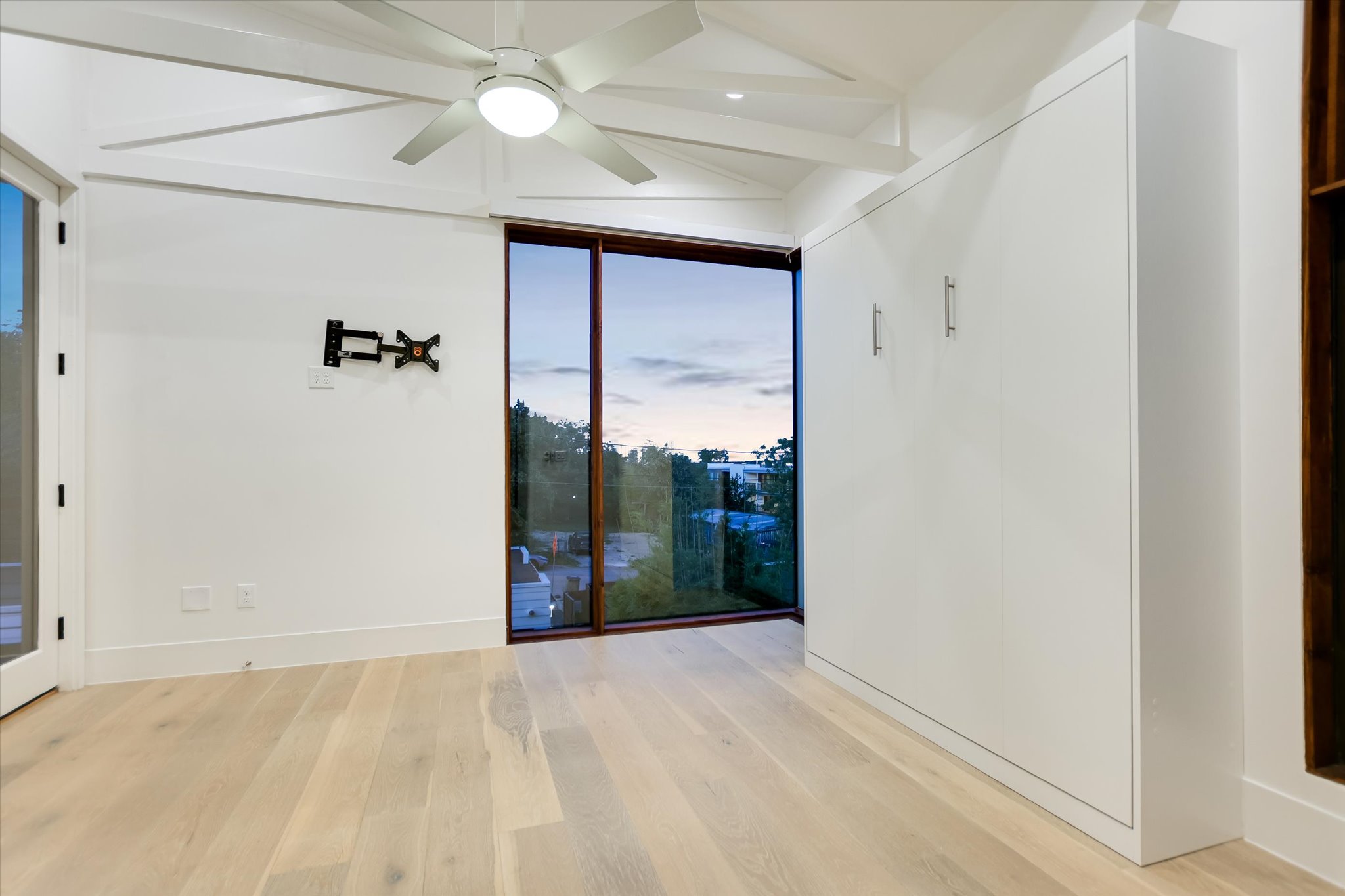  where  modern design meets everyday ease in galindo - 物件實景