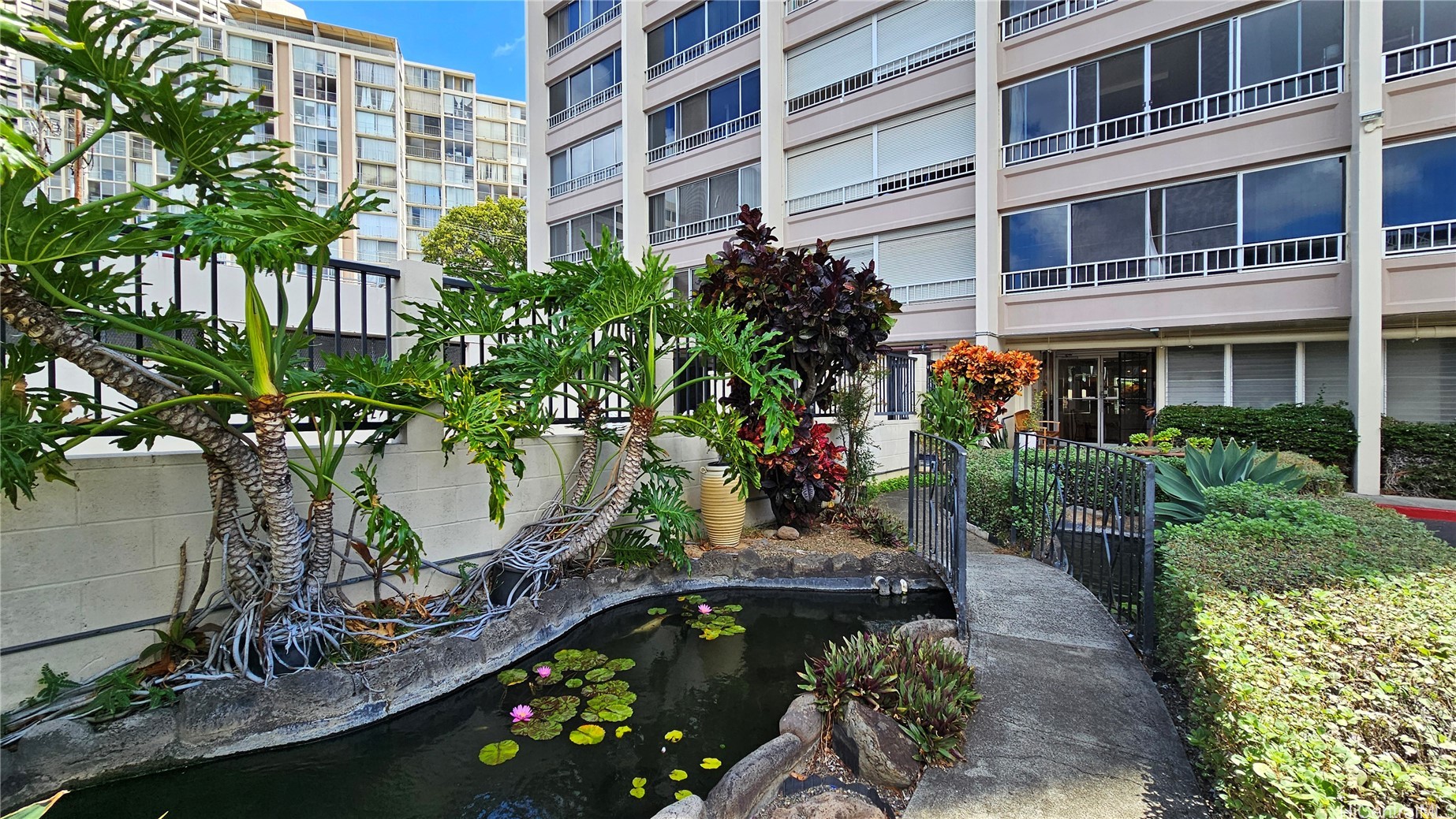 Honolulu, Hawaii, 96822, United States, 2 Bedrooms Bedrooms, ,2 BathroomsBathrooms,Residential,For Sale,1868361