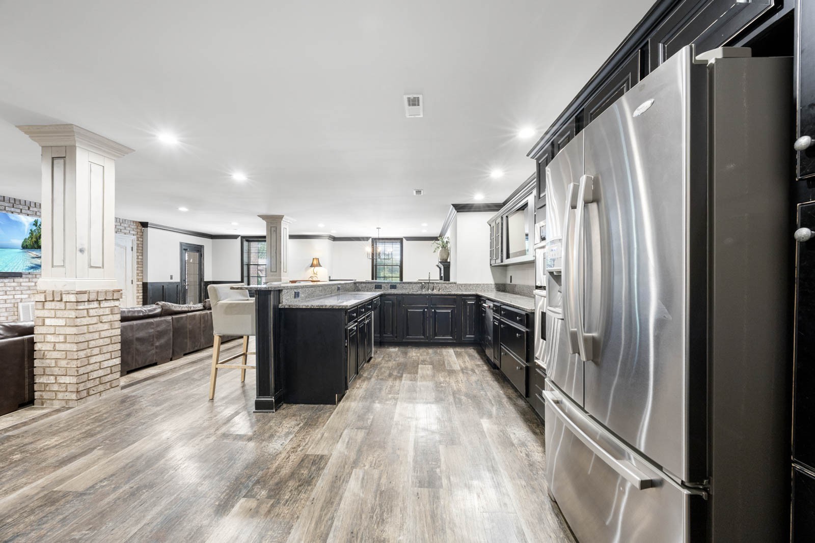 Clarksville, Tennessee, 37043, United States, 4 Bedrooms Bedrooms, ,5 BathroomsBathrooms,Residential,For Sale,1997798