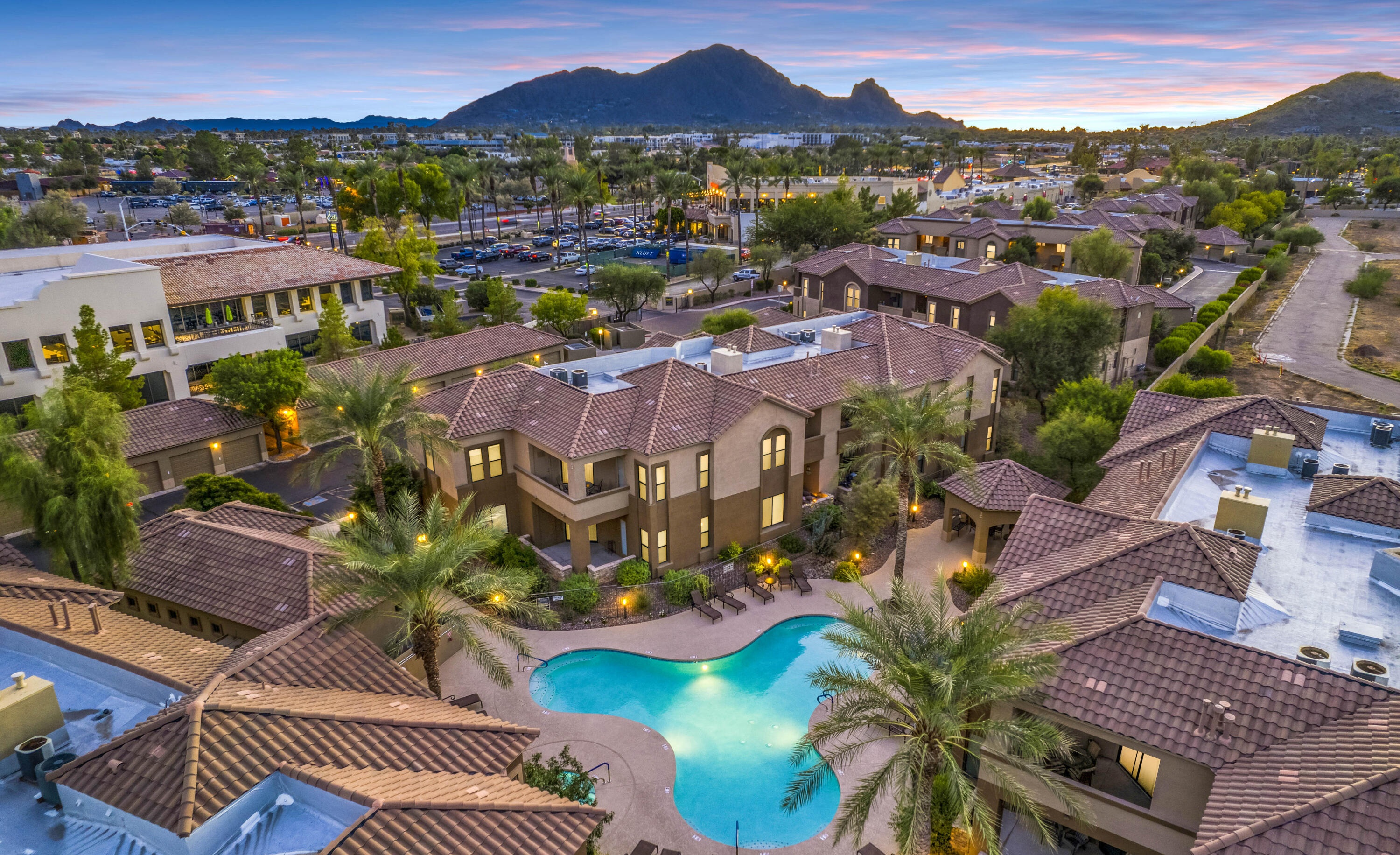  7027 N Scottsdale Road  Paradise Valley, AZ - 物件實景