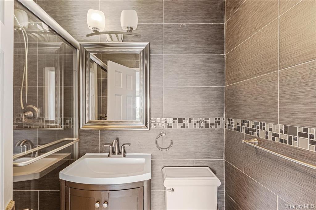 Bayside, New York, 11360, United States, 2 Bedrooms Bedrooms, ,2 BathroomsBathrooms,Residential,For Sale,1974426