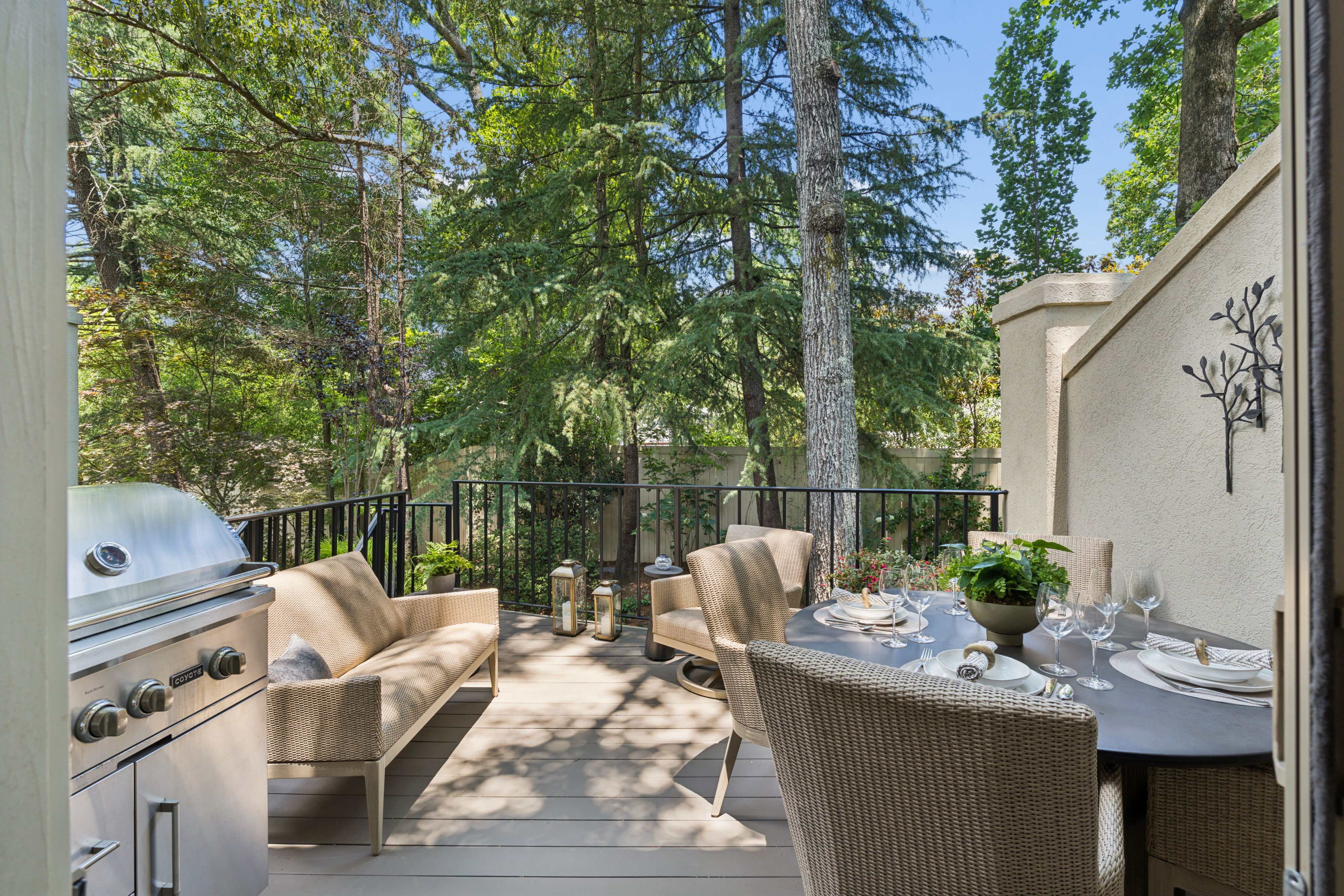  Carefully Curated End Unit Townhome in the Heart of Brookhaven - 物件實景