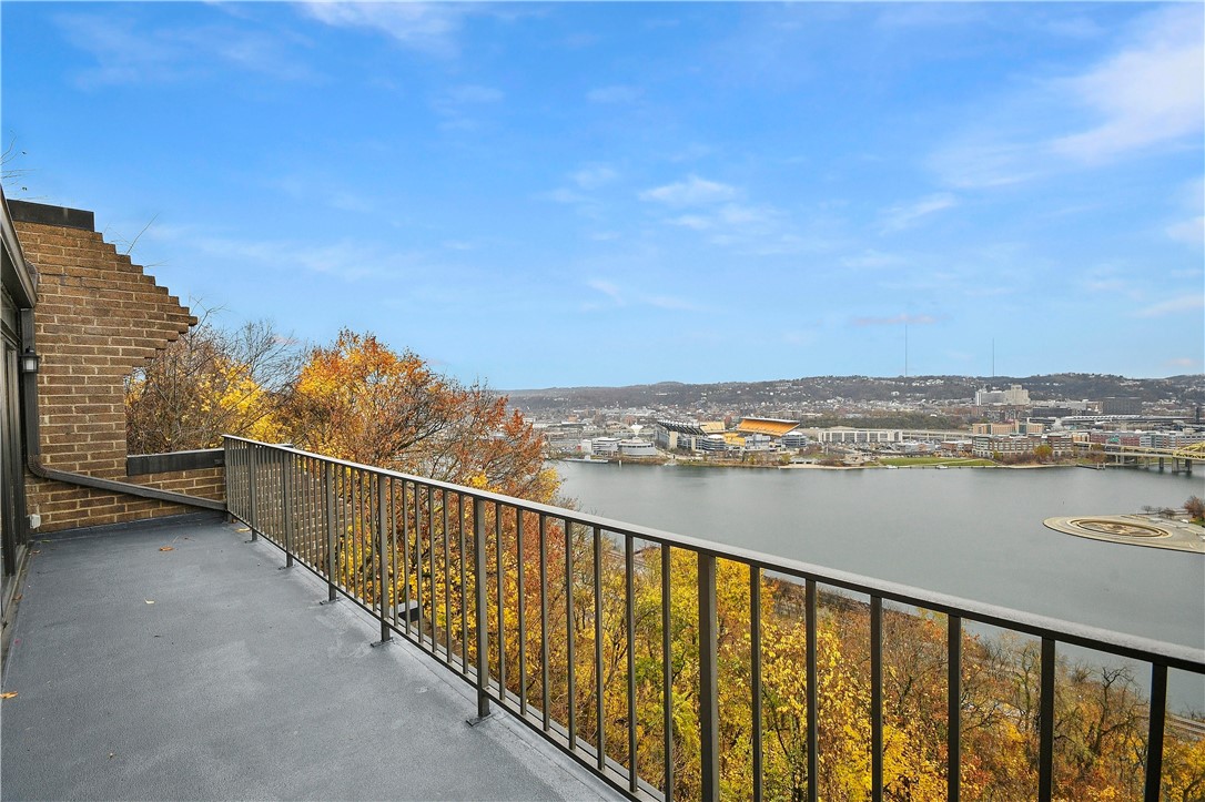 1000 Grandview Avenue Unit 401, Mt Washington, Pennsylvania, 15211, United States, 2 Bedrooms Bedrooms, ,2 BathroomsBathrooms,Residential,For Sale,1000 Grandview Avenue Unit 401,1662868