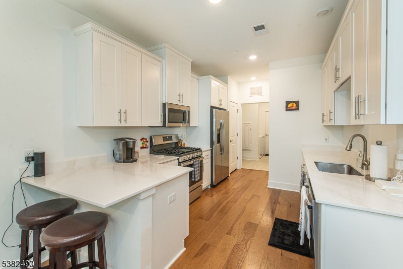 Morris Plains Boro, New Jersey, 07950, United States, 2 Bedrooms Bedrooms, ,3 BathroomsBathrooms,Residential,For Sale,1939204