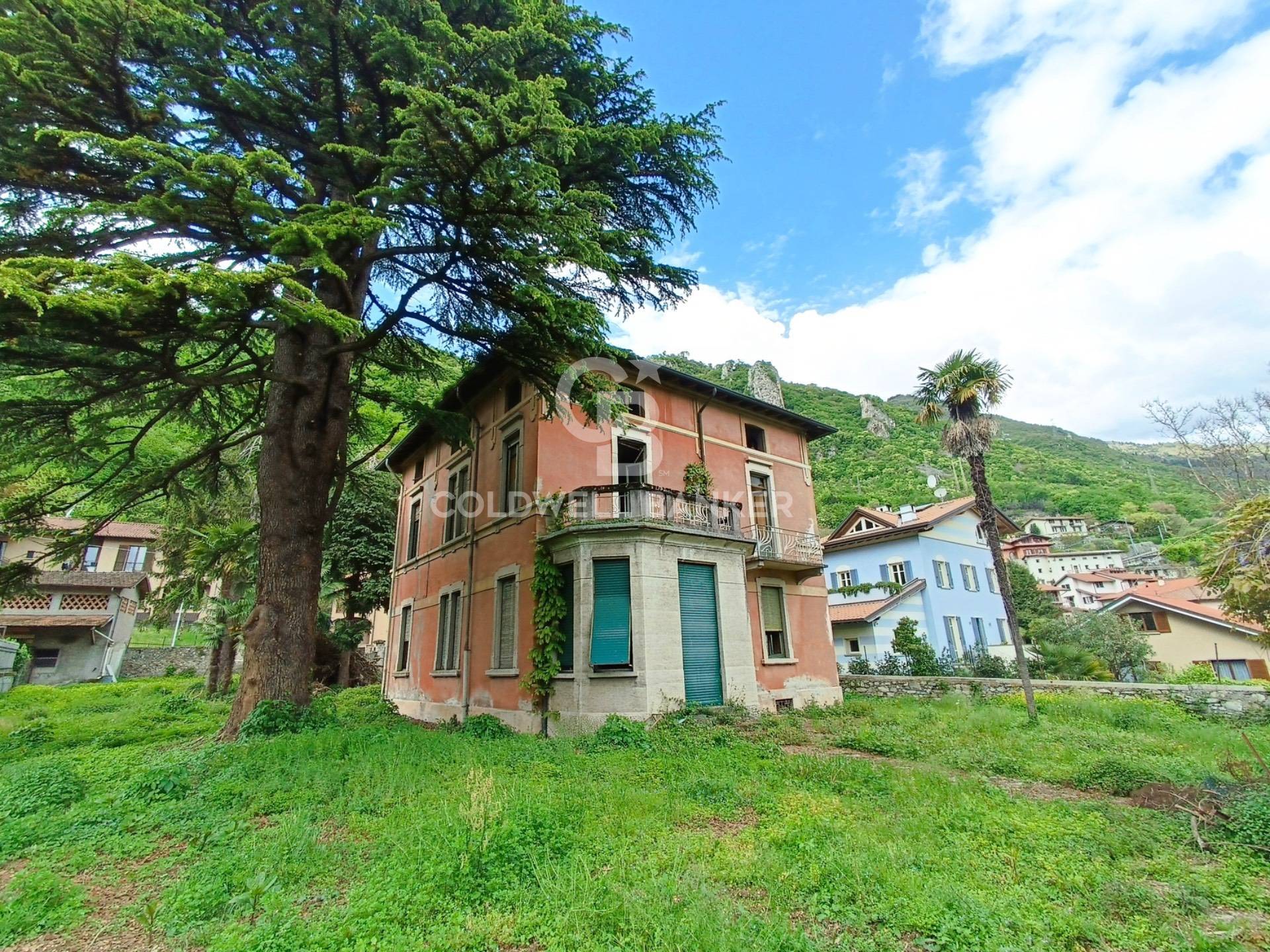 Lovere, Bergamo, 24065, IT, 9 Bedrooms Bedrooms, ,4 BathroomsBathrooms,Residential,For Sale,1796292