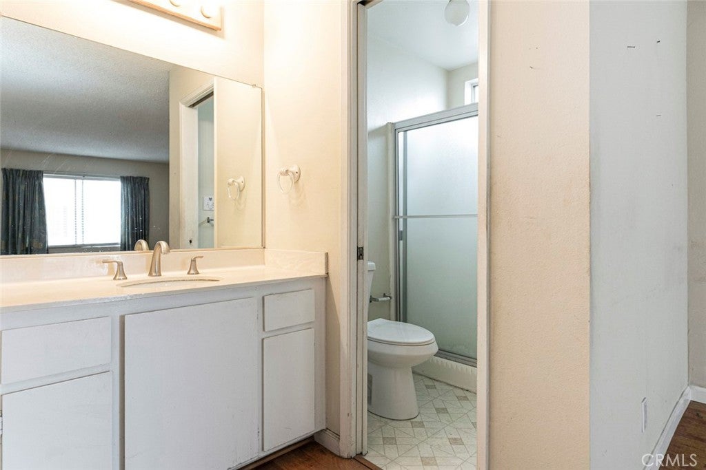 Glendale, California, 91202, United States, 2 Bedrooms Bedrooms, ,1 BathroomBathrooms,Residential,For Sale,1988969