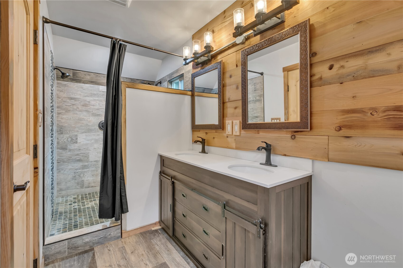 Ravensdale, Washington, 98051, United States, 3 Bedrooms Bedrooms, ,1 BathroomBathrooms,Residential,For Sale,2000526