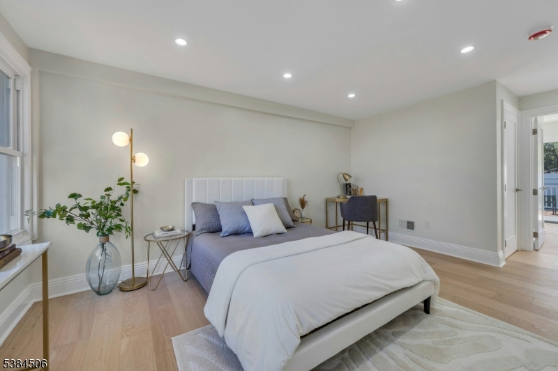 Montclair Twp., New Jersey, 07042, United States, 6 Bedrooms Bedrooms, ,5 BathroomsBathrooms,Residential,For Sale,1947111