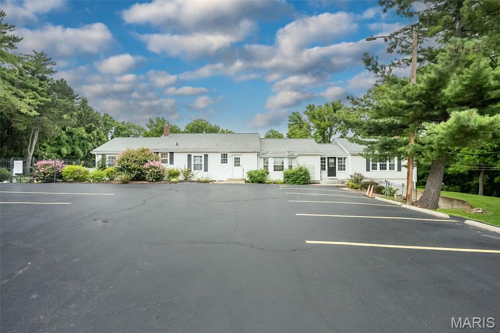 Chesterfield, Missouri, 63017, United States, 4 Bedrooms Bedrooms, ,3 BathroomsBathrooms,Residential,For Sale,1932834