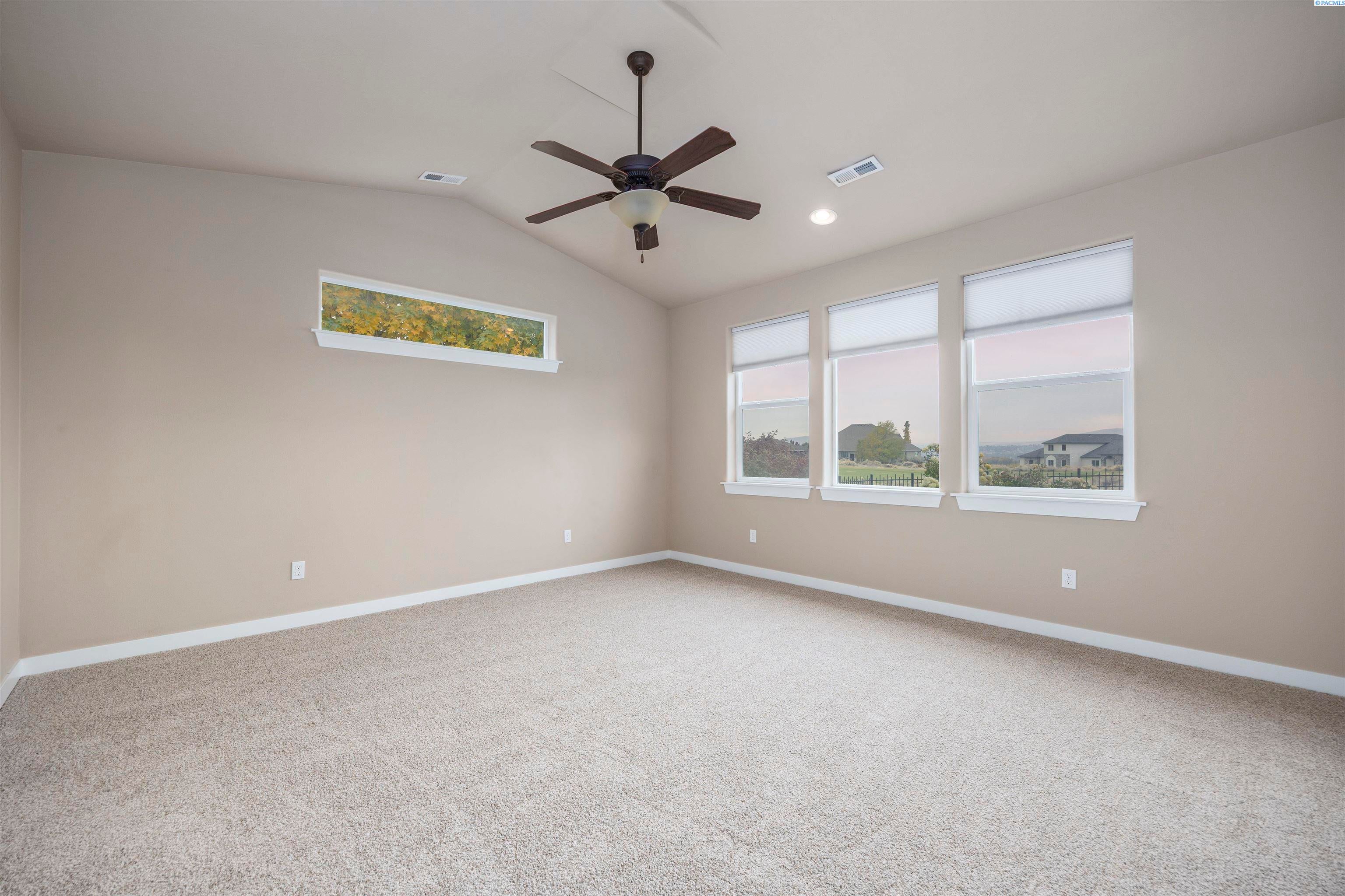 Richland, Washington, 99354, United States, 4 Bedrooms Bedrooms, ,2 BathroomsBathrooms,Residential,For Sale,1981537