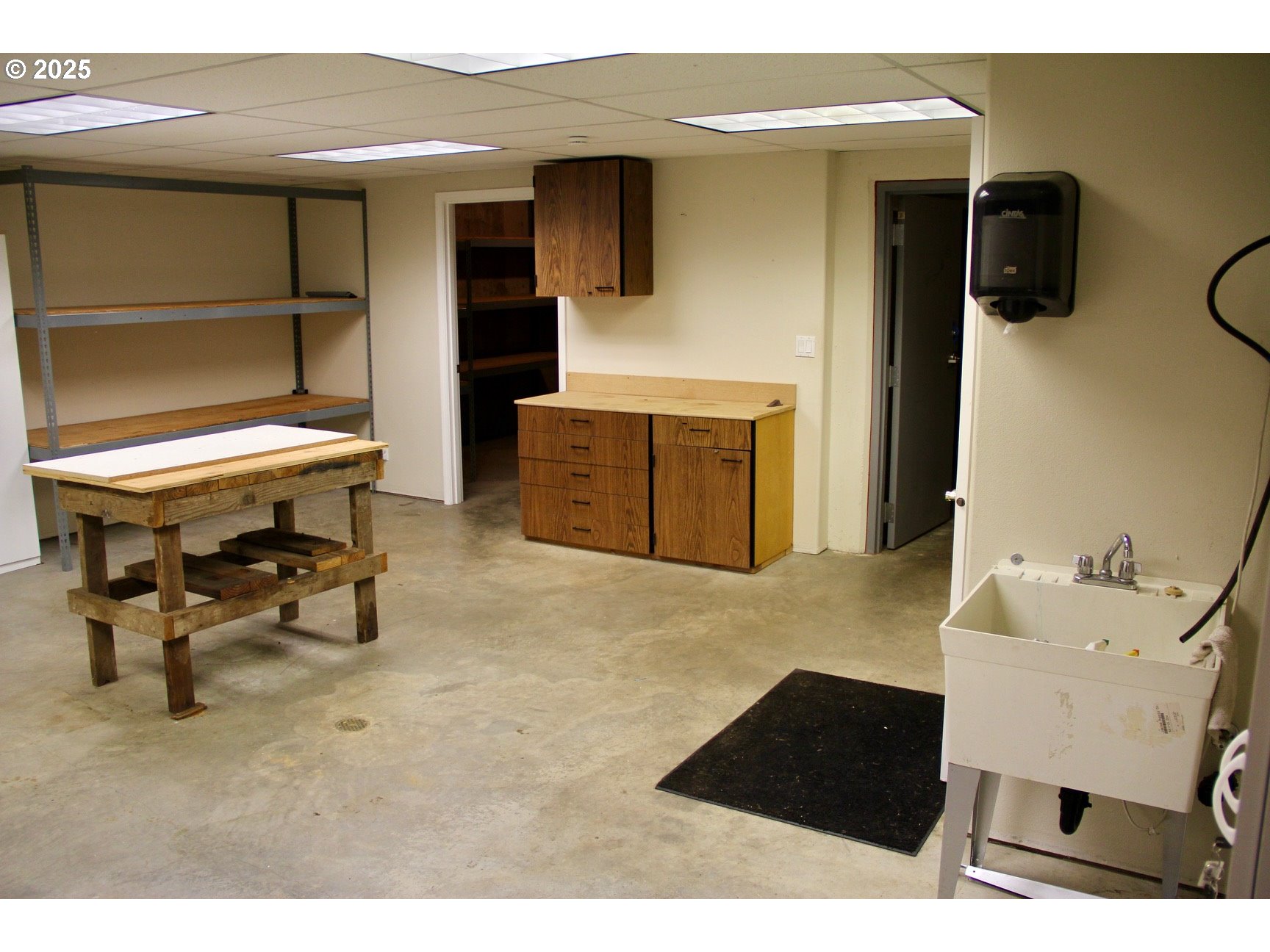 Oregoncity, Oregon, 97045, United States, 4 Bedrooms Bedrooms, ,3 BathroomsBathrooms,Residential,For Sale,1982057