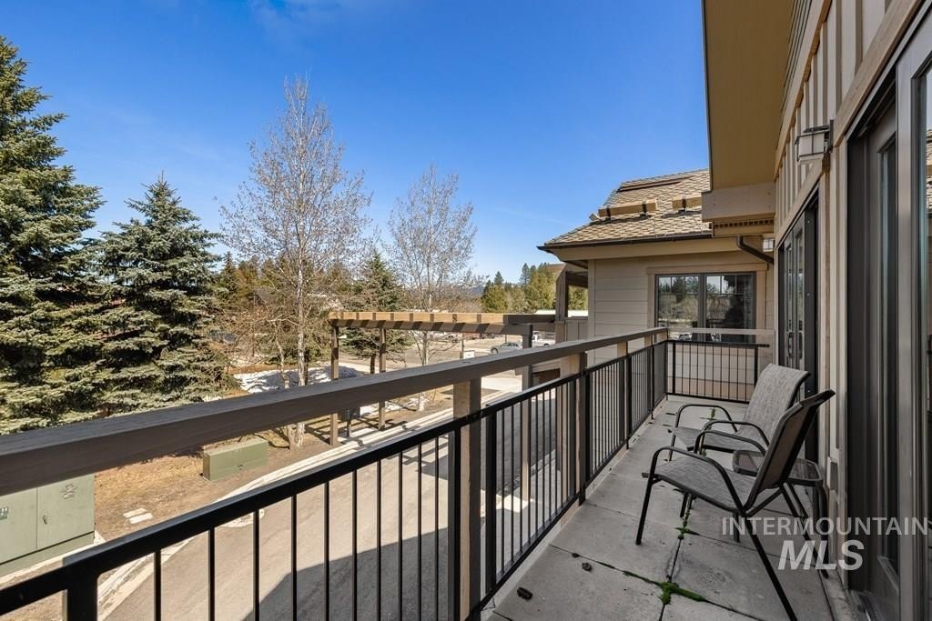 McCall, Idaho, 83638, United States, 2 Bedrooms Bedrooms, ,2 BathroomsBathrooms,Residential,For Sale,1979037