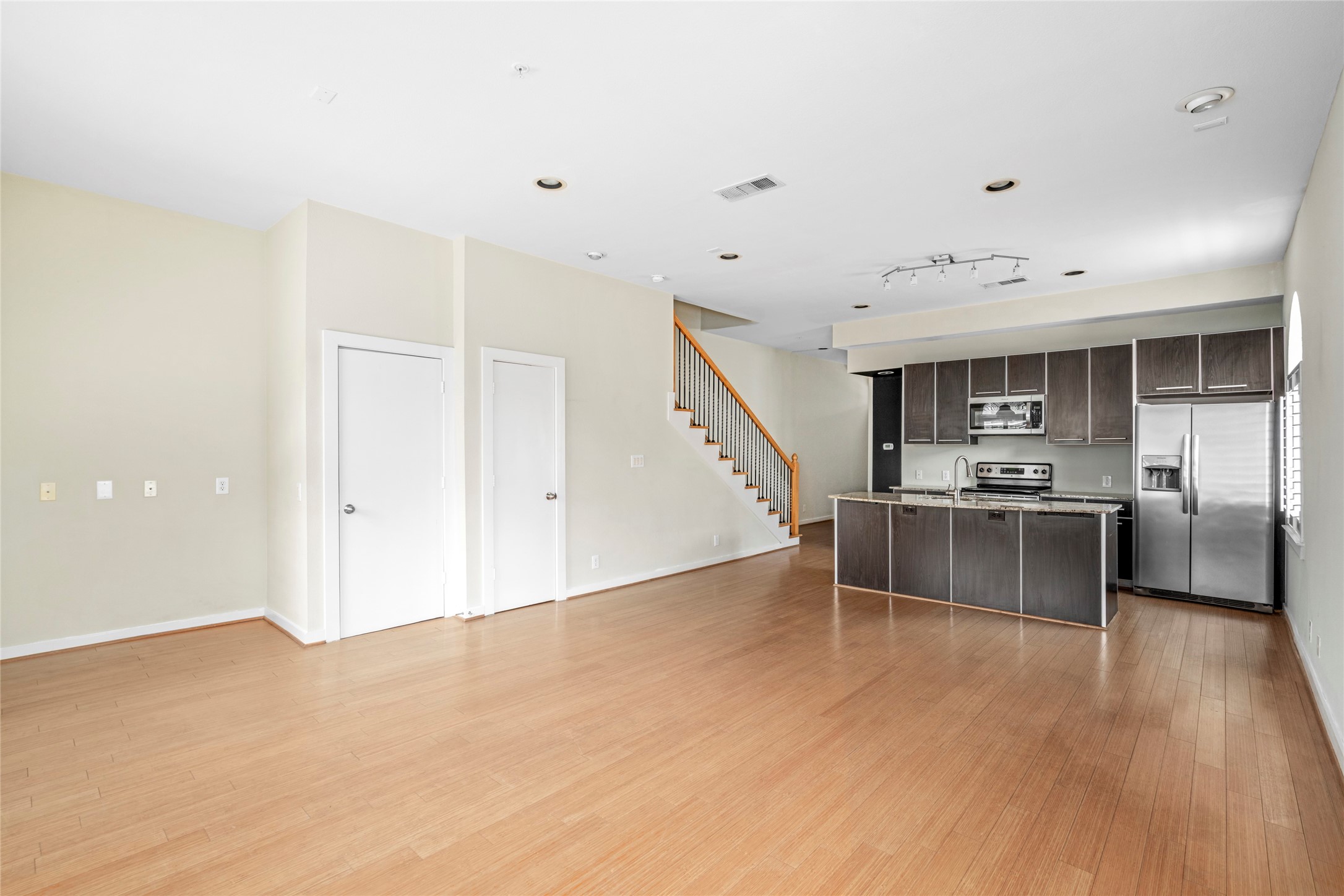  802 Jackson Hill Street #201 - 物件實景