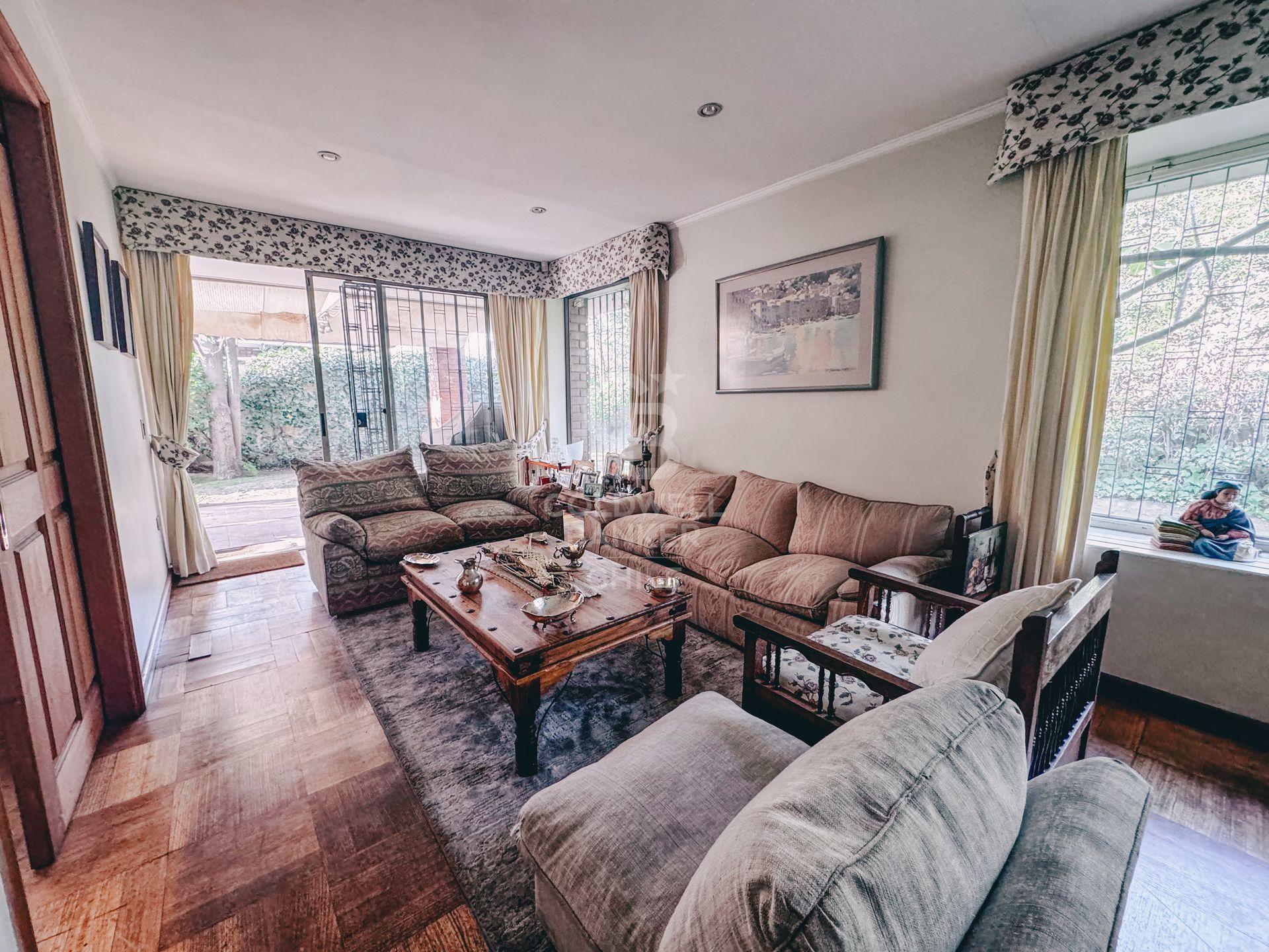 Vitacura, Chile, 4 Bedrooms Bedrooms, ,3 BathroomsBathrooms,Residential,For Sale,1917854