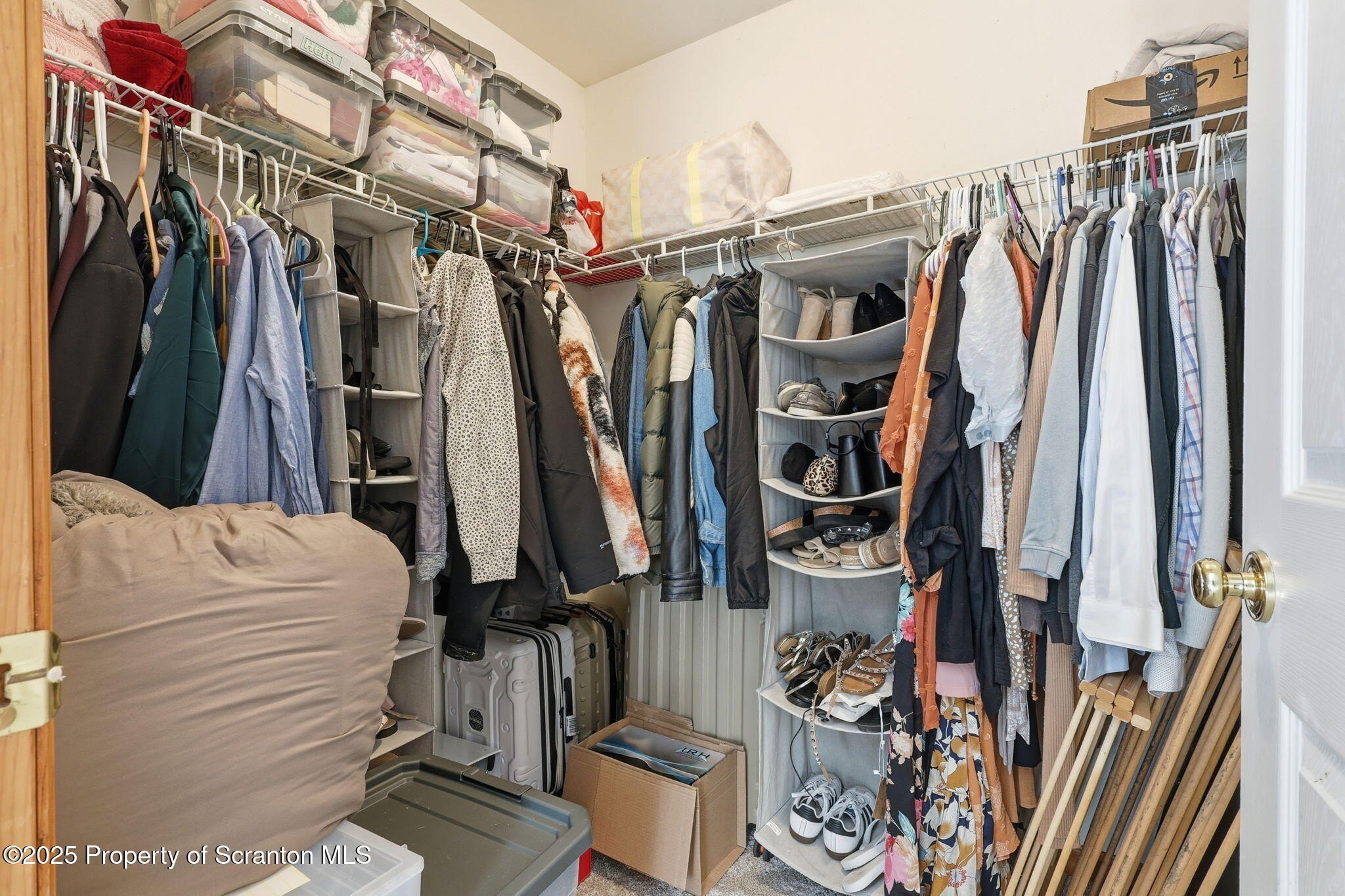 Clifford Twp, Pennsylvania, 18470, United States, 4 Bedrooms Bedrooms, ,3 BathroomsBathrooms,Residential,For Sale,1978908