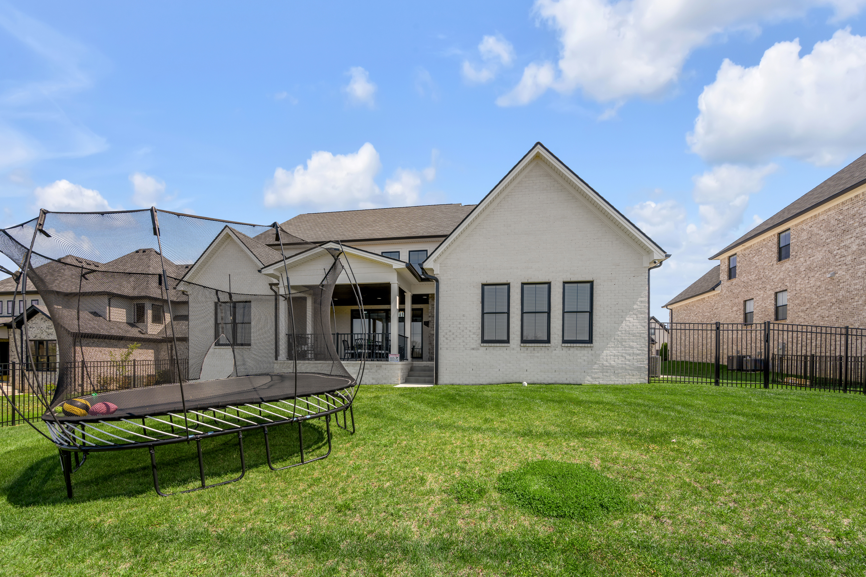  2429 Lorenzo Way - 物件實景