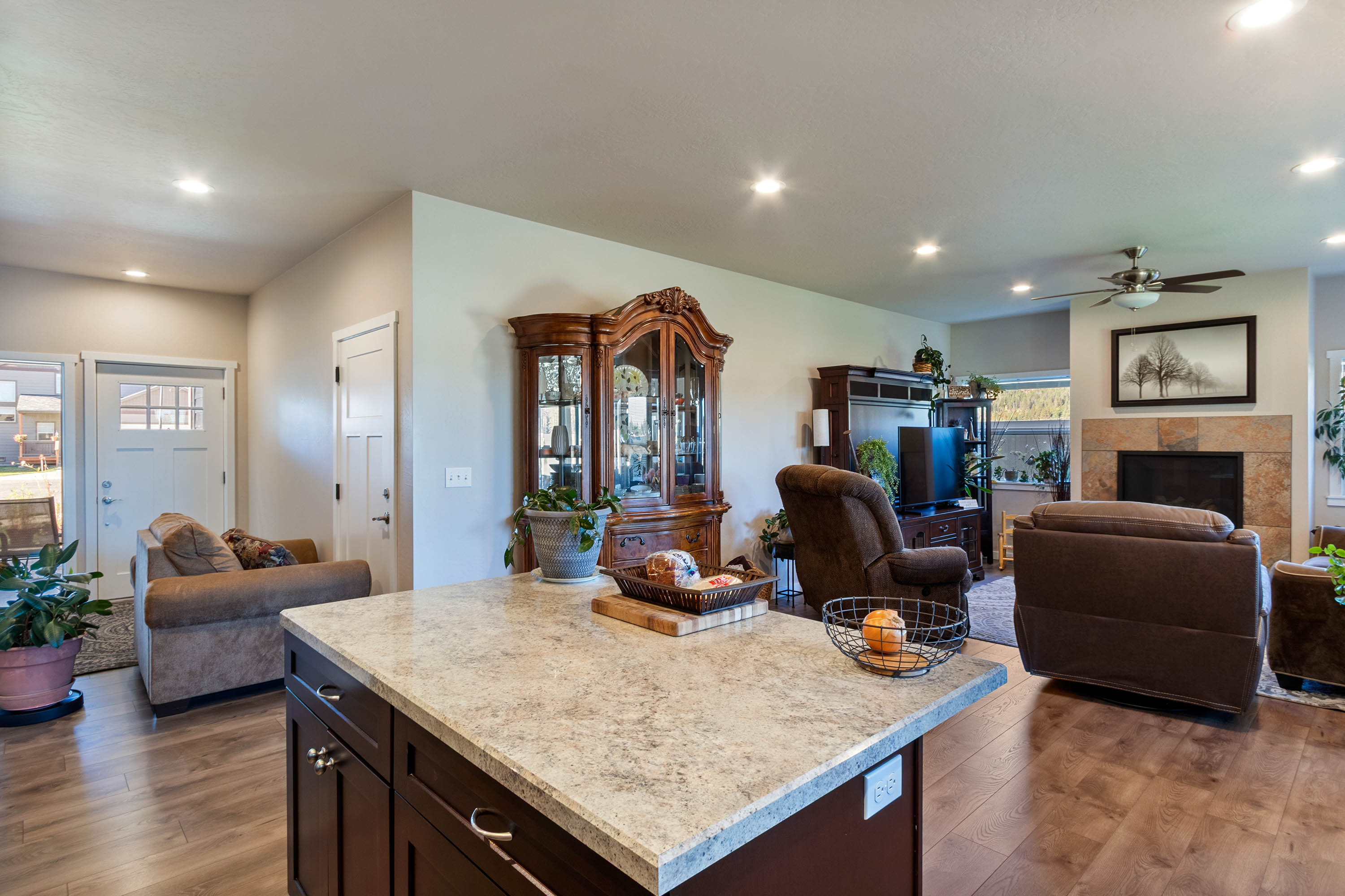 Sandpoint, Idaho, 83864, United States, 3 Bedrooms Bedrooms, ,2 BathroomsBathrooms,Residential,For Sale,2005755