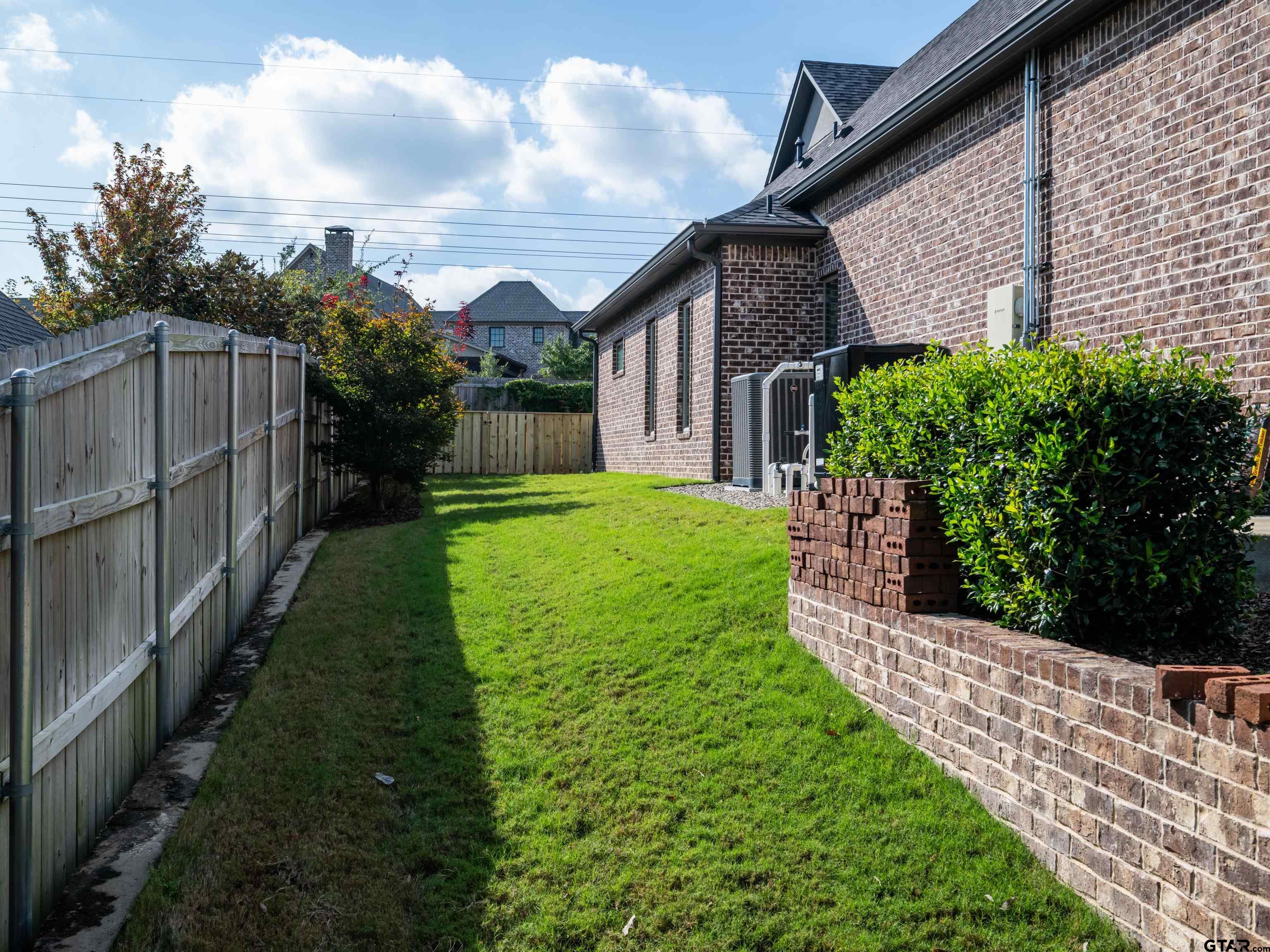 Tyler, Texas, 75703, United States, 3 Bedrooms Bedrooms, ,3 BathroomsBathrooms,Residential,For Sale,1985423