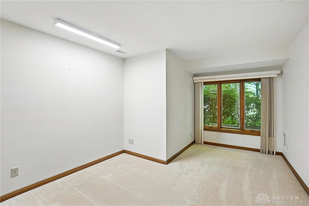 Sugarcreek Twp, Ohio, 45440, United States, 4 Bedrooms Bedrooms, ,5 BathroomsBathrooms,Residential,For Sale,1902150