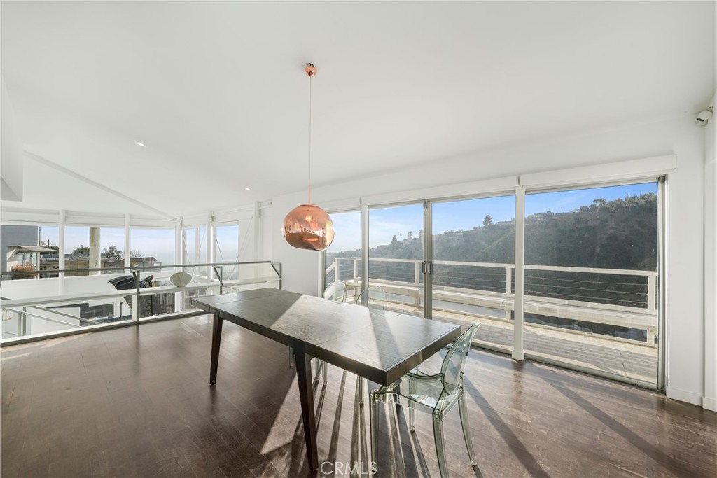 Los Angeles, California, 90069, United States, 3 Bedrooms Bedrooms, ,1 BathroomBathrooms,Residential,For Sale,1897836