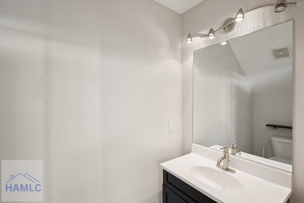 Savannah, Georgia, 31401, United States, 2 Bedrooms Bedrooms, ,3 BathroomsBathrooms,Residential,For Sale,1957679