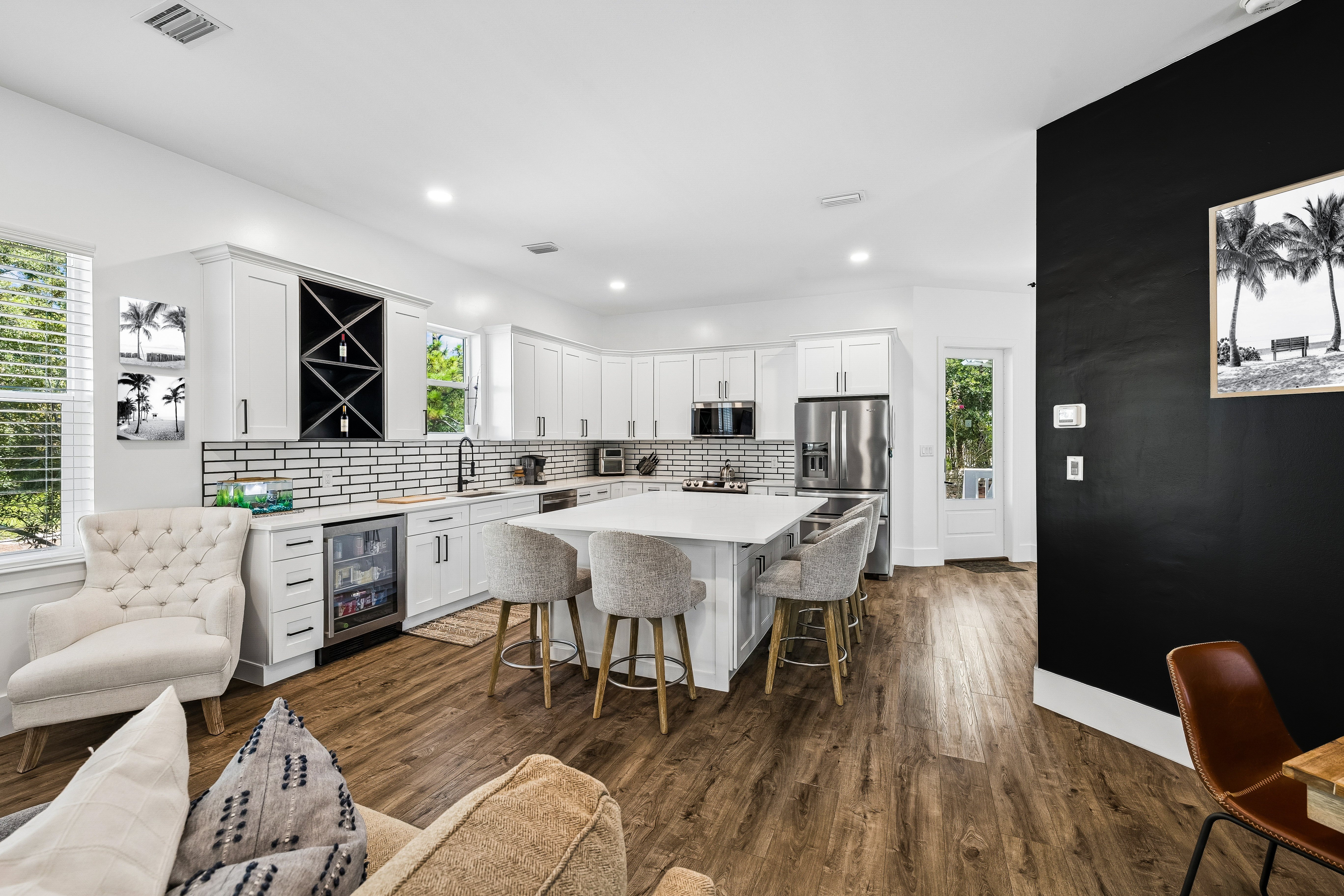  Spacious Newer-Build Home With Wraparound Porch On Gated Community Corner Lot - 物件實景