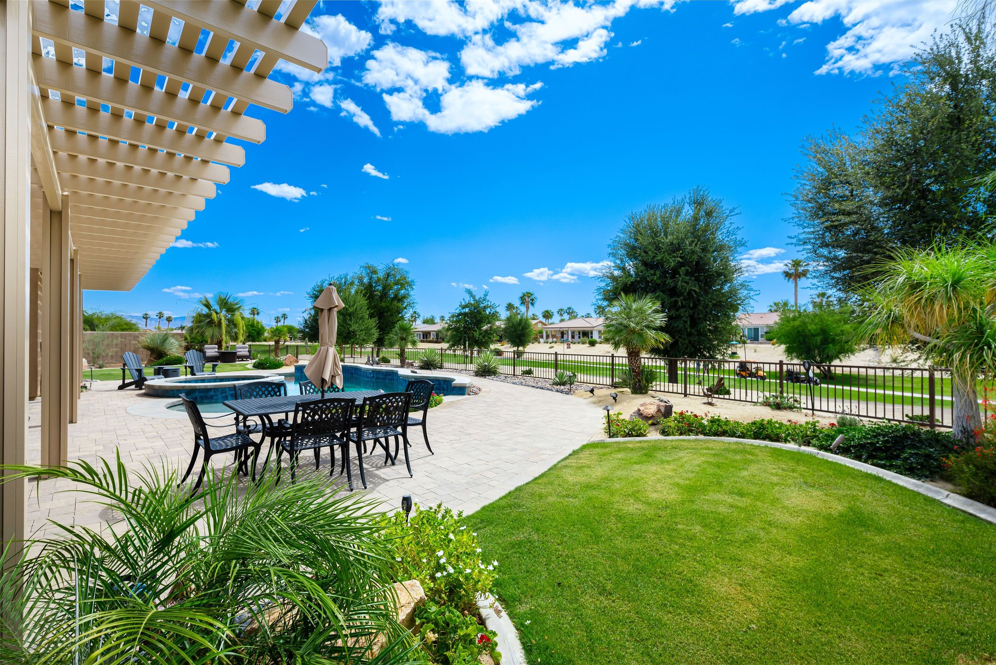  Sunshine, Fairways, Pool, and Mountain Views - 物件實景