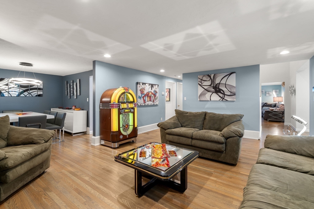 Newton, Massachusetts, 02459, United States, 5 Bedrooms Bedrooms, ,4 BathroomsBathrooms,Residential,For Sale,1939309