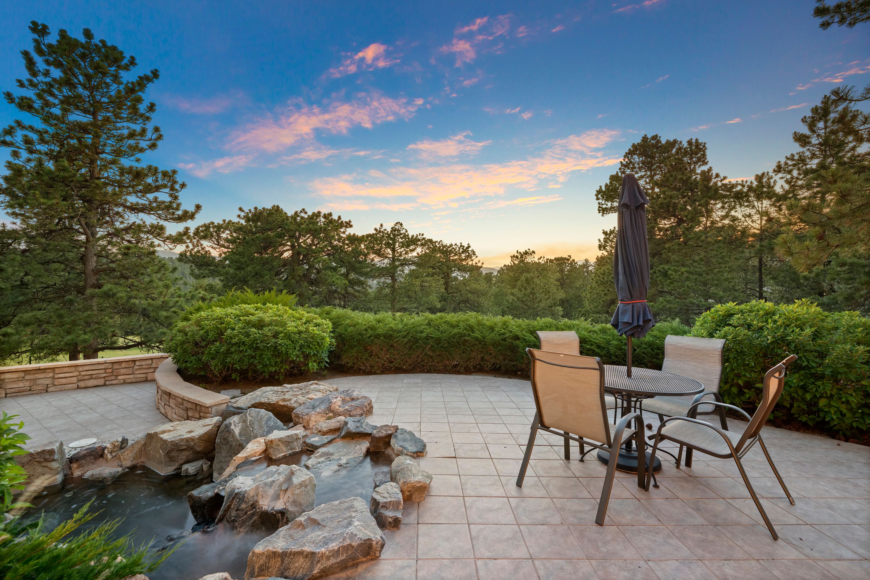  Custom Built on Over Five Acres - 物件實景